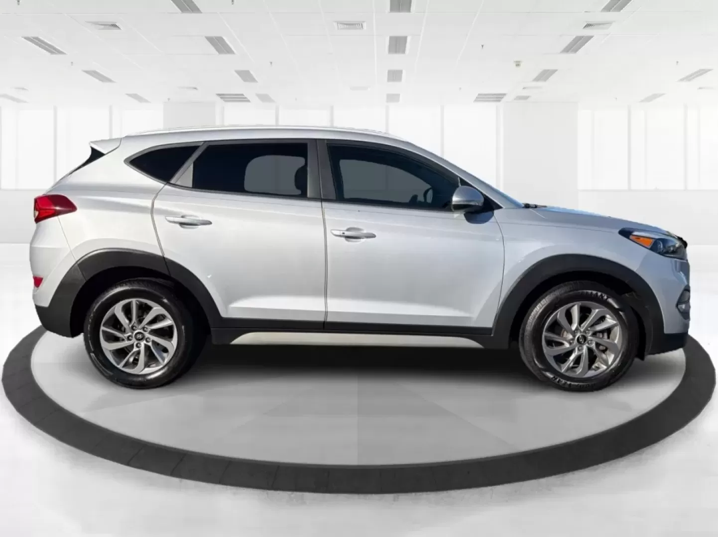 2017 Hyundai Tucson SE Plus (KM8J3CA41HU) with an Nu 2L I-4 gasoline direct injection engine, located at 880 E. National Road, Vandalia, OH, 45377, (937) 908-9800, 39.891918, -84.183594 - ### Discover Your Next Adventure with the 2017 Hyundai Tucson SE Plus!<br /> <br /> Are you ready to elevate your road trips and daily commutes? The 2017 Hyundai Tucson SE Plus, now available at Advantage Car and Credit in Vandalia, OH, is the ideal SUV for a lifestyle rich in adventure and comfort. - Photo#3