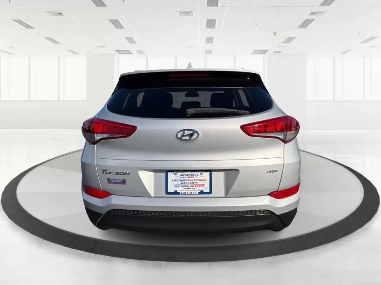 2017 Hyundai Tucson SE Plus (KM8J3CA41HU) with an Nu 2L I-4 gasoline direct injection engine, located at 880 E. National Road, Vandalia, OH, 45377, (937) 908-9800, 39.891918, -84.183594 - ### Discover Your Next Adventure with the 2017 Hyundai Tucson SE Plus!<br /> <br /> Are you ready to elevate your road trips and daily commutes? The 2017 Hyundai Tucson SE Plus, now available at Advantage Car and Credit in Vandalia, OH, is the ideal SUV for a lifestyle rich in adventure and comfort. - Photo#5