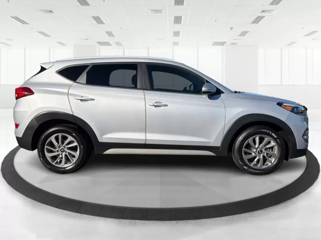 2017 Hyundai Tucson SE Plus (KM8J3CA41HU) with an Nu 2L I-4 gasoline direct injection engine, 6A transmission, located at 8750 N County Rd 25A, Piqua, OH, 45356, (937) 908-9800, 40.164391, -84.232513 - ### Discover Your Next Adventure with the 2017 Hyundai Tucson SE Plus!<br /> <br /> Are you ready to elevate your road trips and daily commutes? The 2017 Hyundai Tucson SE Plus, now available at Advantage Car and Credit in Vandalia, OH, is the ideal SUV for a lifestyle rich in adventure and comfort. - Photo#1