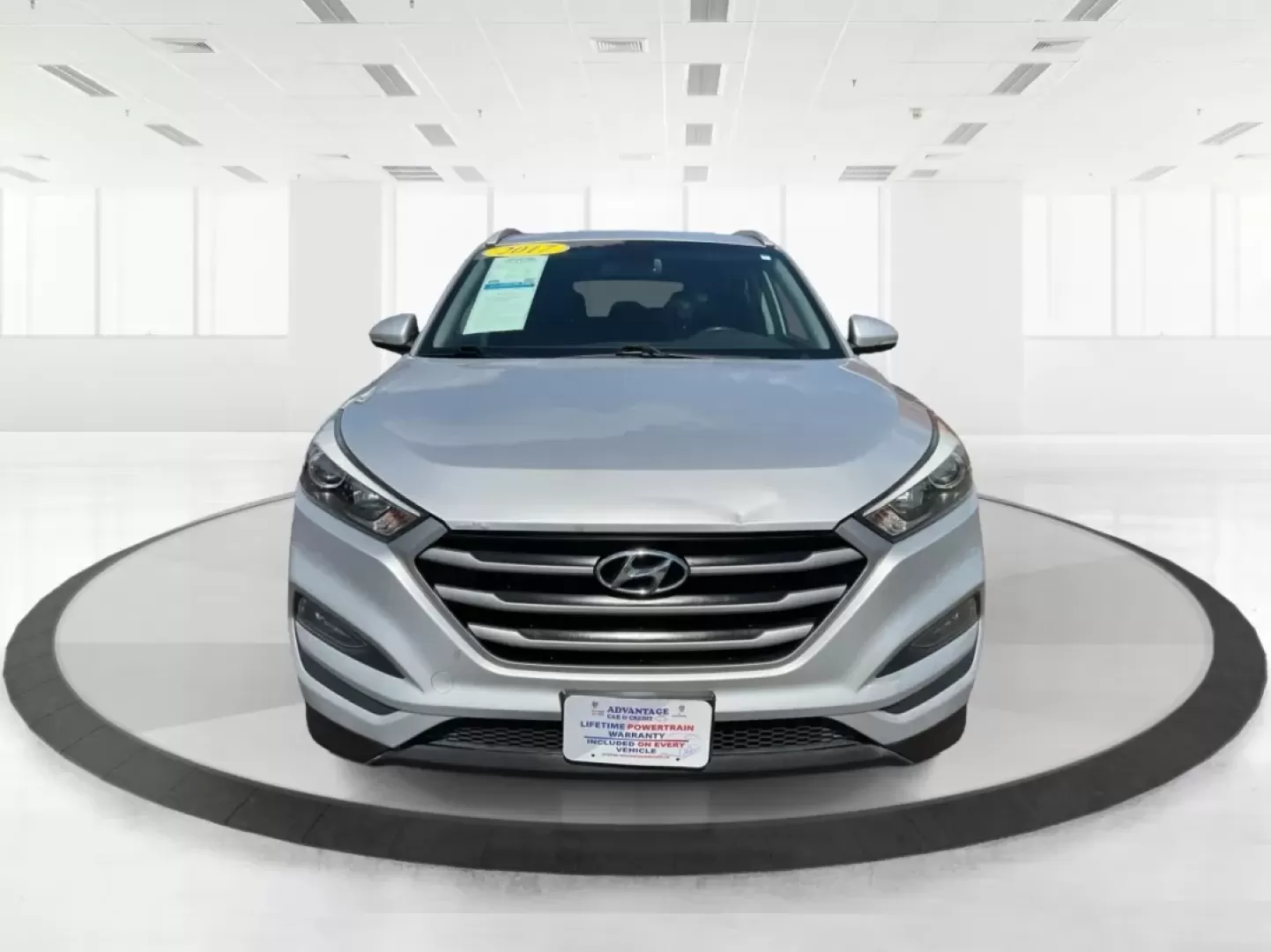 2017 Hyundai Tucson SE Plus (KM8J3CA41HU) with an Nu 2L I-4 gasoline direct injection engine, located at 880 E. National Road, Vandalia, OH, 45377, (937) 908-9800, 39.891918, -84.183594 - ### Discover Your Next Adventure with the 2017 Hyundai Tucson SE Plus!<br /> <br /> Are you ready to elevate your road trips and daily commutes? The 2017 Hyundai Tucson SE Plus, now available at Advantage Car and Credit in Vandalia, OH, is the ideal SUV for a lifestyle rich in adventure and comfort. - Photo#7