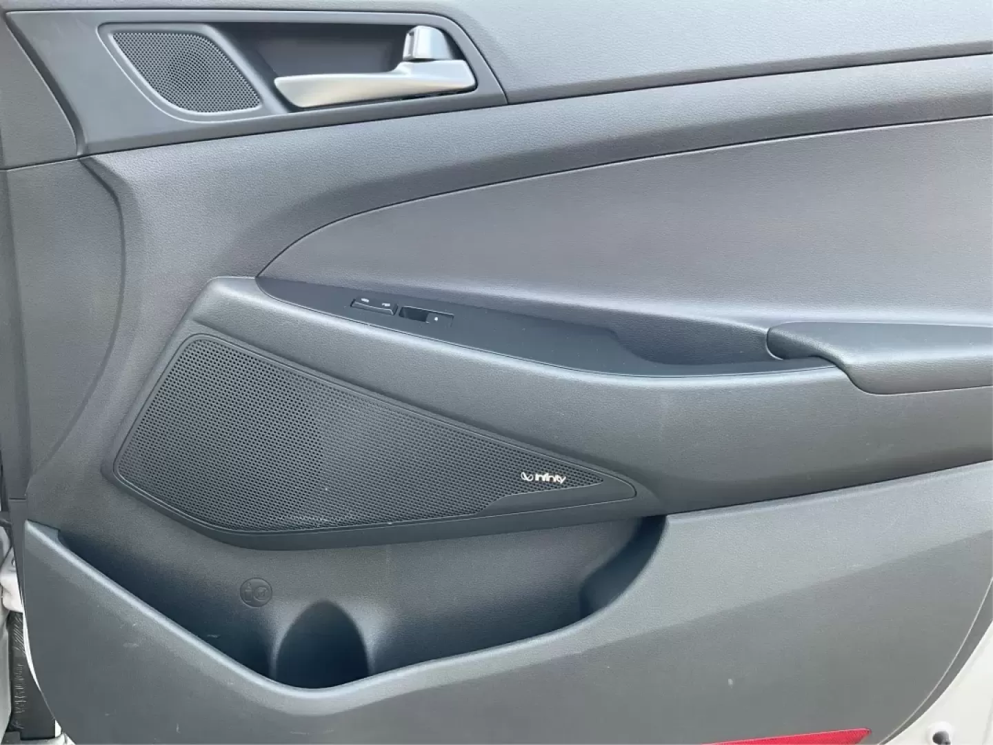 2017 Hyundai Tucson SE Plus (KM8J3CA41HU) with an Nu 2L I-4 gasoline direct injection engine, located at 880 E. National Road, Vandalia, OH, 45377, (937) 908-9800, 39.891918, -84.183594 - ### Discover Your Next Adventure with the 2017 Hyundai Tucson SE Plus!<br /> <br /> Are you ready to elevate your road trips and daily commutes? The 2017 Hyundai Tucson SE Plus, now available at Advantage Car and Credit in Vandalia, OH, is the ideal SUV for a lifestyle rich in adventure and comfort. - Photo#19