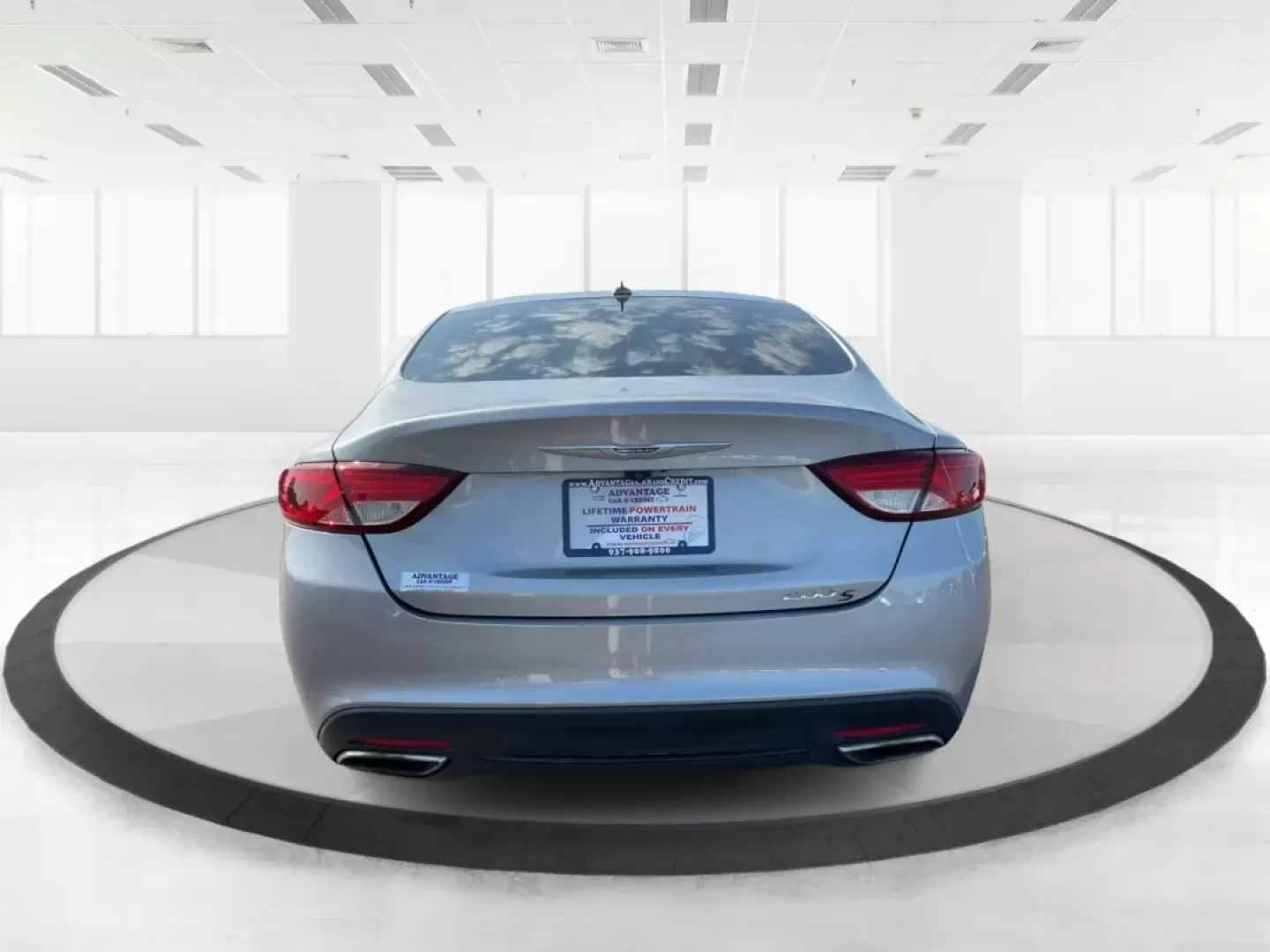 2015 Chrysler 200 S (1C3CCCBB2FN) with an 3.6L V-6 DOHC engine, located at 880 E. National Road, Vandalia, OH, 45377, (937) 908-9800, 39.891918, -84.183594 - **Discover Your Adventure: 2015 Chrysler 200 S - Perfect for Everyday Life and Weekend Getaways!**<br /> <br /> Are you ready to elevate your daily commute or embark on a spontaneous weekend trip? Meet the 2015 Chrysler 200 S, a stylish sedan designed for those who appreciate both comfort and perfor - Photo#3