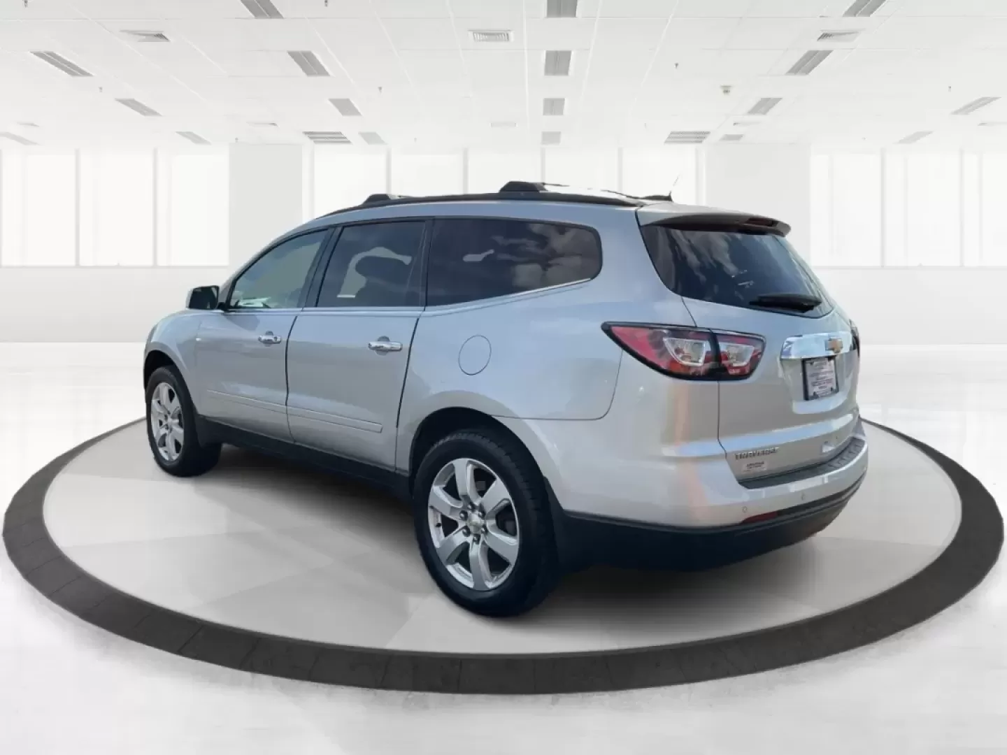 2017 Chevrolet Traverse 1LT (1GNKRGKDXHJ) with an 3.6L V-6 gasoline direct injection engine, located at 880 E. National Road, Vandalia, OH, 45377, (937) 908-9800, 39.891918, -84.183594 - ### Discover Your Next Family Adventure with the 2017 Chevrolet Traverse 1LT at Advantage Car and Credit - Troy!<br /> <br /> Are you searching for a reliable vehicle that can comfortably accommodate your growing family or serve as the perfect companion for weekend getaways? Look no further than the - Photo#3