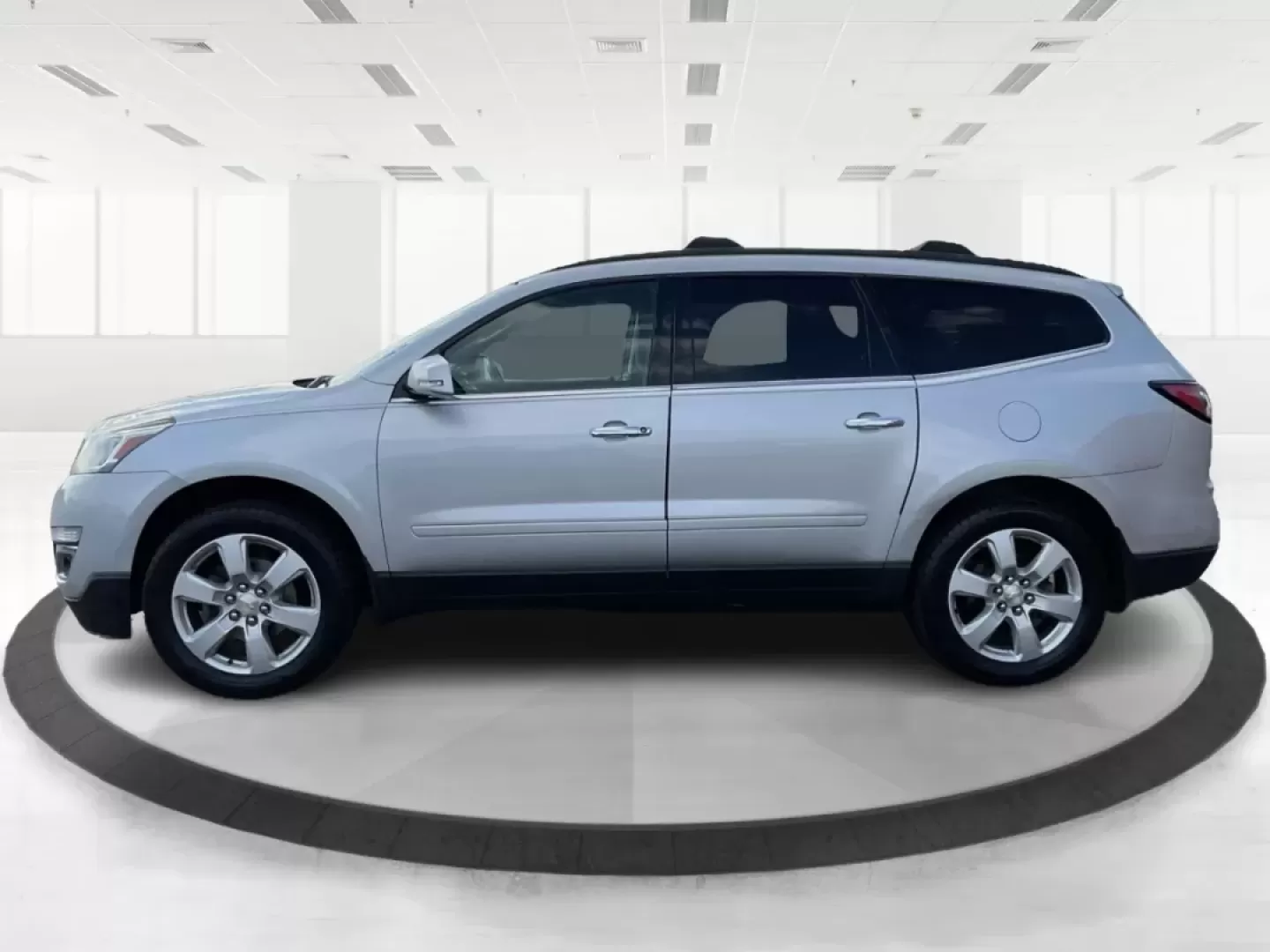 2017 Chevrolet Traverse 1LT (1GNKRGKDXHJ) with an 3.6L V-6 gasoline direct injection engine, located at 880 E. National Road, Vandalia, OH, 45377, (937) 908-9800, 39.891918, -84.183594 - ### Discover Your Next Family Adventure with the 2017 Chevrolet Traverse 1LT at Advantage Car and Credit - Troy!<br /> <br /> Are you searching for a reliable vehicle that can comfortably accommodate your growing family or serve as the perfect companion for weekend getaways? Look no further than the - Photo#4