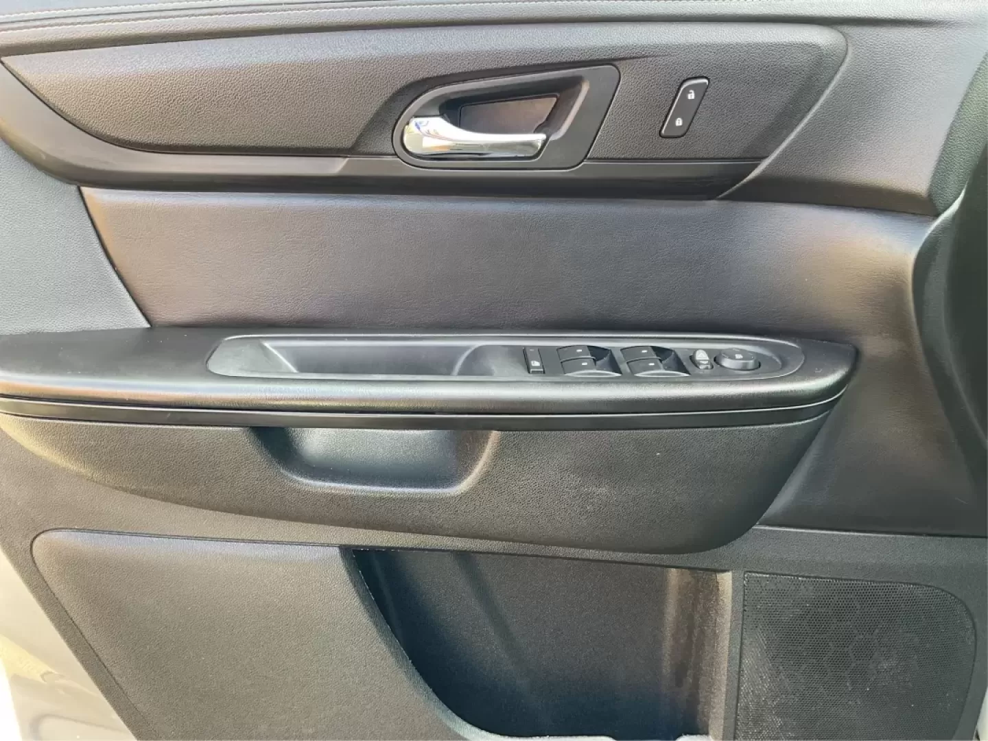 2017 Chevrolet Traverse 1LT (1GNKRGKDXHJ) with an 3.6L V-6 gasoline direct injection engine, located at 880 E. National Road, Vandalia, OH, 45377, (937) 908-9800, 39.891918, -84.183594 - ### Discover Your Next Family Adventure with the 2017 Chevrolet Traverse 1LT at Advantage Car and Credit - Troy!<br /> <br /> Are you searching for a reliable vehicle that can comfortably accommodate your growing family or serve as the perfect companion for weekend getaways? Look no further than the - Photo#17