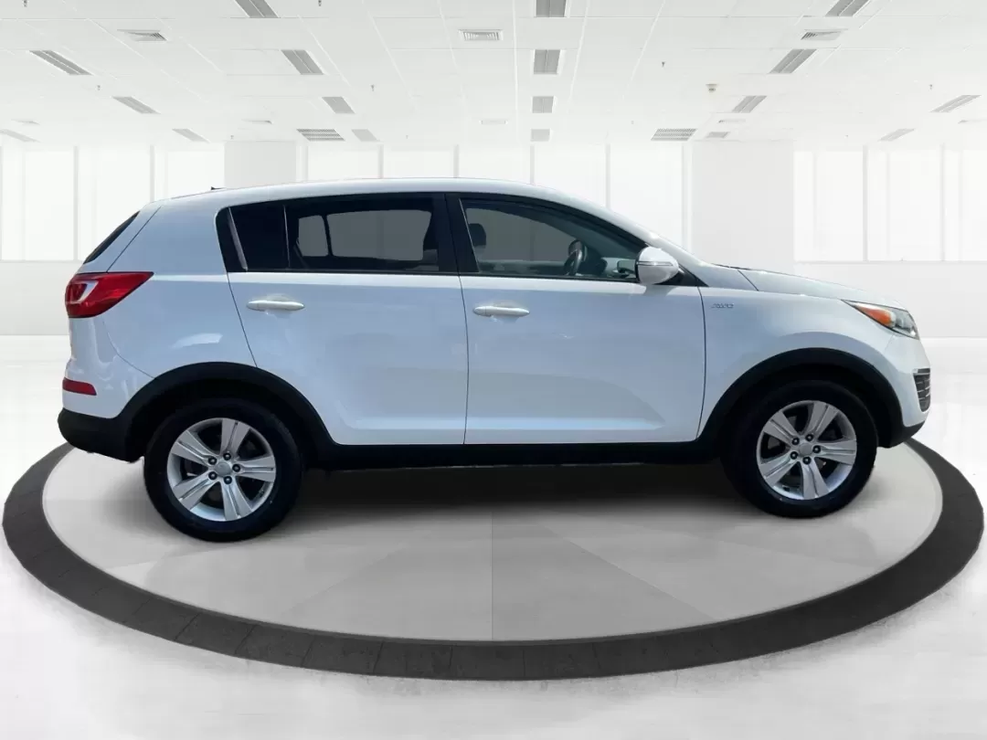 2013 Kia Sportage LX (KNDPBCA26D7) with an 2.4L I-4 DOHC engine, located at 8750 N County Rd 25A, Piqua, OH, 45356, (937) 908-9800, 40.164391, -84.232513 - Experience the ultimate blend of versatility and comfort with this 2013 Kia Sportage LX, perfect for families on the go, urban commuters, or those planning outdoor weekend adventures. This reliable crossover's spacious interior and dynamic performance make it an ideal choice for drivers seeking a de - Photo#1