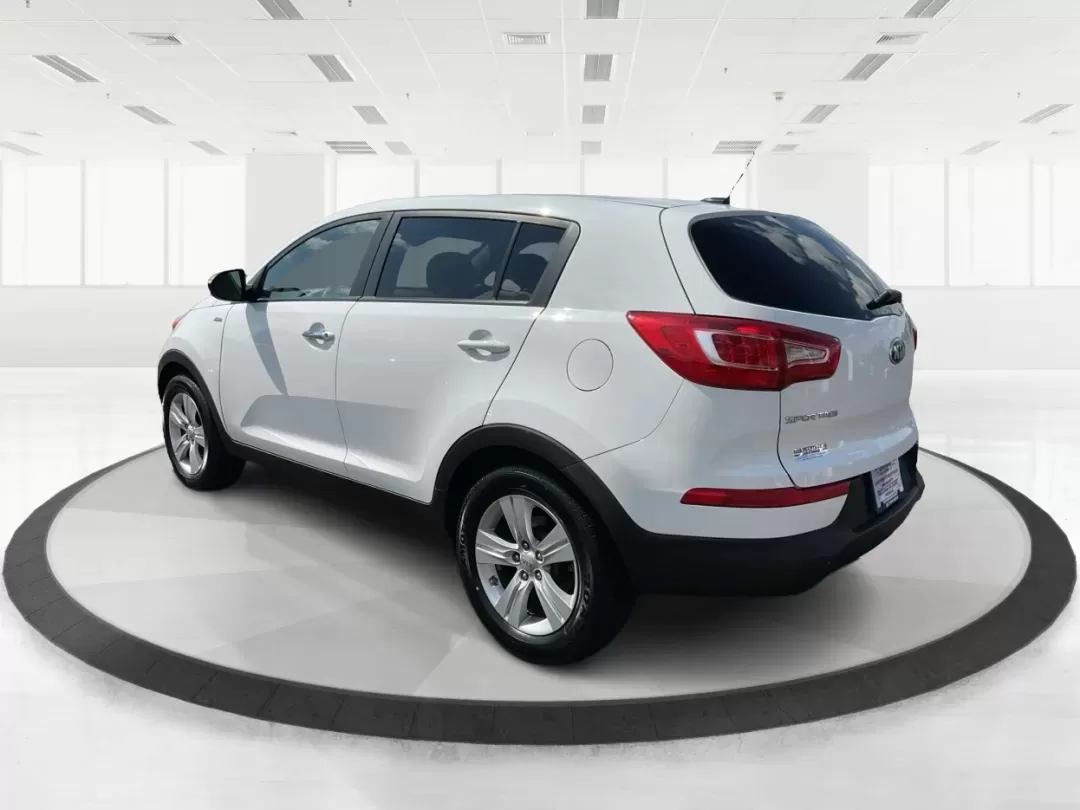 2013 Kia Sportage LX (KNDPBCA26D7) with an 2.4L I-4 DOHC engine, located at 8750 N County Rd 25A, Piqua, OH, 45356, (937) 908-9800, 40.164391, -84.232513 - Experience the ultimate blend of versatility and comfort with this 2013 Kia Sportage LX, perfect for families on the go, urban commuters, or those planning outdoor weekend adventures. This reliable crossover's spacious interior and dynamic performance make it an ideal choice for drivers seeking a de - Photo#4