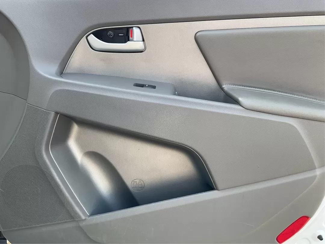 2013 Kia Sportage LX (KNDPBCA26D7) with an 2.4L I-4 DOHC engine, located at 8750 N County Rd 25A, Piqua, OH, 45356, (937) 908-9800, 40.164391, -84.232513 - Experience the ultimate blend of versatility and comfort with this 2013 Kia Sportage LX, perfect for families on the go, urban commuters, or those planning outdoor weekend adventures. This reliable crossover's spacious interior and dynamic performance make it an ideal choice for drivers seeking a de - Photo#17