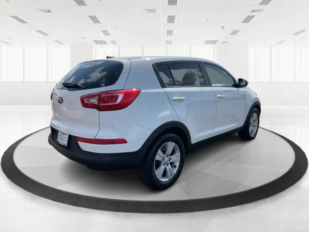 2013 Kia Sportage LX (KNDPBCA26D7) with an 2.4L I-4 DOHC engine, located at 4508 South Dixie Dr, Moraine, OH, 45439, (937) 908-9800, 39.689976, -84.218452 - Experience the ultimate blend of versatility and comfort with this 2013 Kia Sportage LX, perfect for families on the go, urban commuters, or those planning outdoor weekend adventures. This reliable crossover's spacious interior and dynamic performance make it an ideal choice for drivers seeking a de - Photo#2