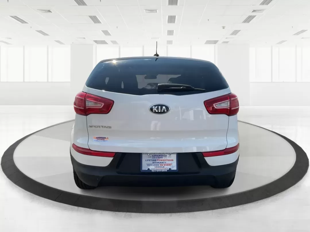 2013 Kia Sportage LX (KNDPBCA26D7) with an 2.4L I-4 DOHC engine, located at 4508 South Dixie Dr, Moraine, OH, 45439, (937) 908-9800, 39.689976, -84.218452 - Experience the ultimate blend of versatility and comfort with this 2013 Kia Sportage LX, perfect for families on the go, urban commuters, or those planning outdoor weekend adventures. This reliable crossover's spacious interior and dynamic performance make it an ideal choice for drivers seeking a de - Photo#3