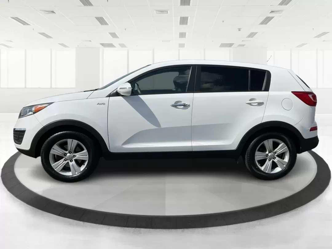 2013 Kia Sportage LX (KNDPBCA26D7) with an 2.4L I-4 DOHC engine, located at 4508 South Dixie Dr, Moraine, OH, 45439, (937) 908-9800, 39.689976, -84.218452 - Experience the ultimate blend of versatility and comfort with this 2013 Kia Sportage LX, perfect for families on the go, urban commuters, or those planning outdoor weekend adventures. This reliable crossover's spacious interior and dynamic performance make it an ideal choice for drivers seeking a de - Photo#5