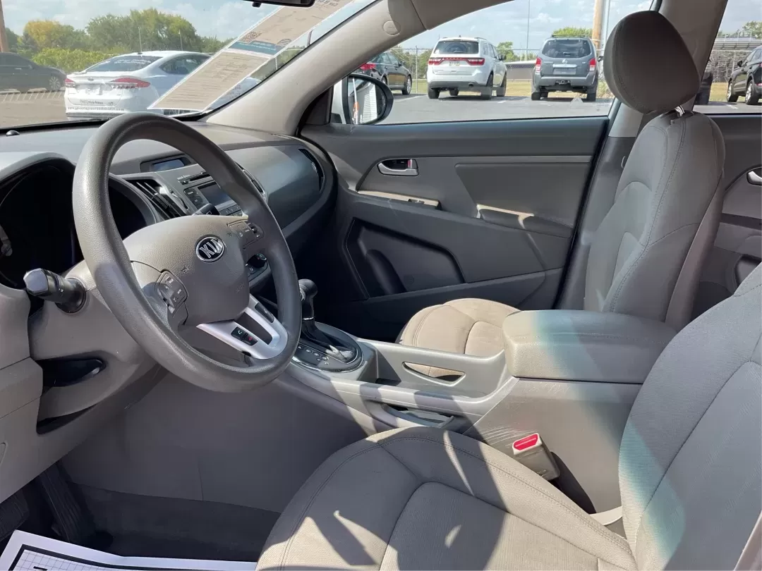 2013 Kia Sportage LX (KNDPBCA26D7) with an 2.4L I-4 DOHC engine, located at 4508 South Dixie Dr, Moraine, OH, 45439, (937) 908-9800, 39.689976, -84.218452 - Experience the ultimate blend of versatility and comfort with this 2013 Kia Sportage LX, perfect for families on the go, urban commuters, or those planning outdoor weekend adventures. This reliable crossover's spacious interior and dynamic performance make it an ideal choice for drivers seeking a de - Photo#9