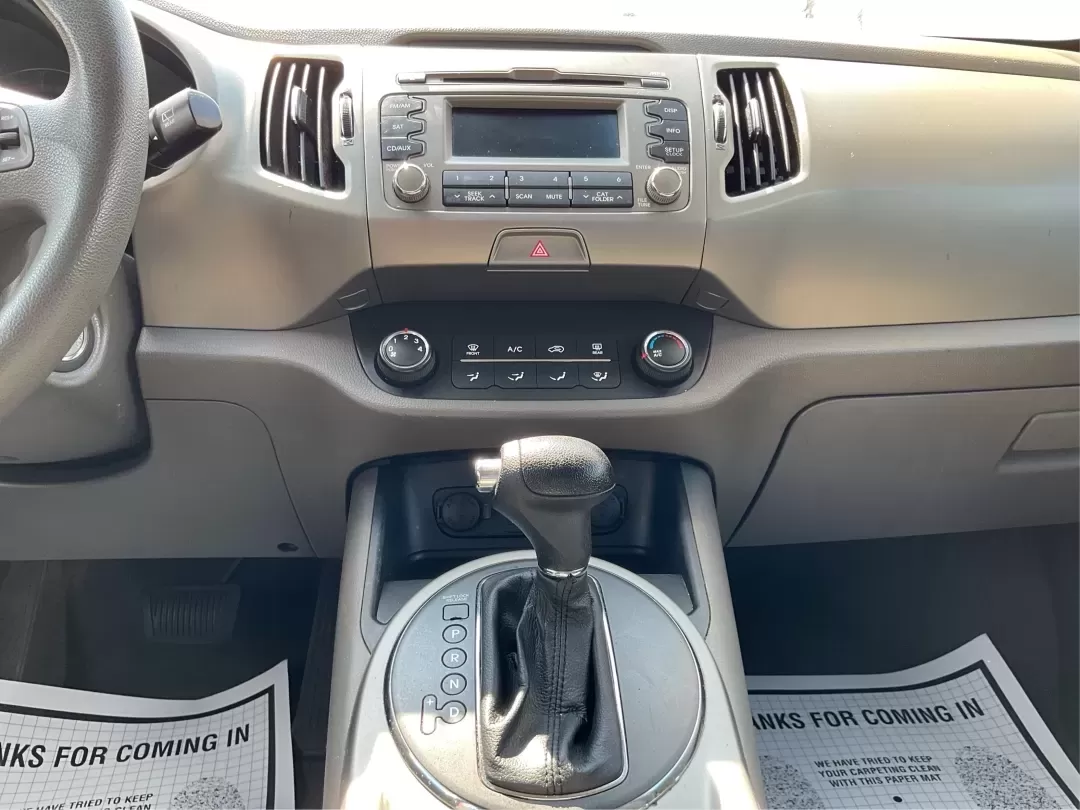 2013 Kia Sportage LX (KNDPBCA26D7) with an 2.4L I-4 DOHC engine, located at 4508 South Dixie Dr, Moraine, OH, 45439, (937) 908-9800, 39.689976, -84.218452 - Experience the ultimate blend of versatility and comfort with this 2013 Kia Sportage LX, perfect for families on the go, urban commuters, or those planning outdoor weekend adventures. This reliable crossover's spacious interior and dynamic performance make it an ideal choice for drivers seeking a de - Photo#12