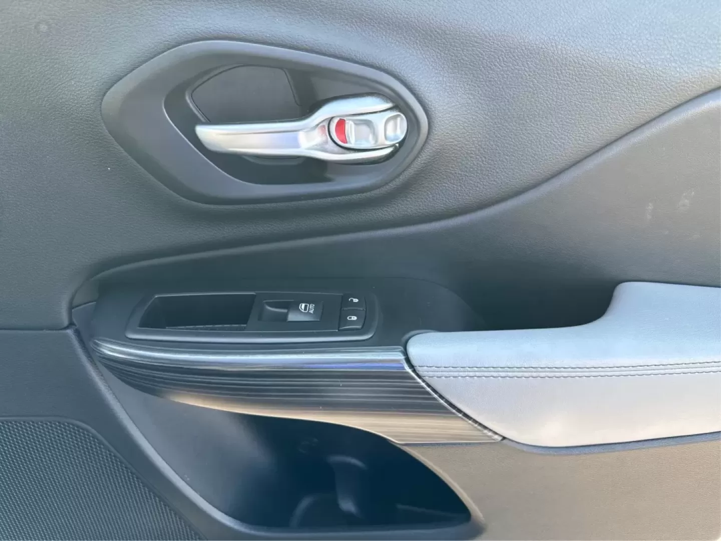 2014 Jeep Cherokee Limited (1C4PJMDS3EW) with an Other engine, located at 1230 East Main St, Xenia, OH, 45385, (937) 908-9800, 39.688026, -83.910172 - ### Explore the Great Outdoors with the 2014 Jeep Cherokee Limited Perfect for Adventurers and Families!<br /> <br /> Are you ready to take your weekend getaways and family road trips to the next level? The 2014 Jeep Cherokee Limited is here to meet your adventurous lifestyle head-on! With its powe - Photo#20