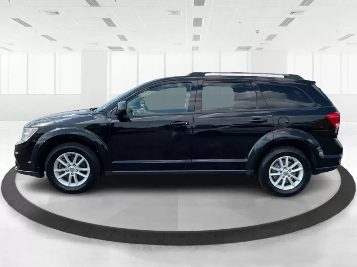 2017 Dodge Journey SXT AWD (3C4PDDBG5HT) with an Pentastar 3.6L V-6 DOHC engine, located at 1230 East Main St, Xenia, OH, 45385, (937) 908-9800, 39.688026, -83.910172 - **Adventure Awaits with the 2017 Dodge Journey SXT AWD at Advantage Car and Credit - Xenia!**<br /> <br /> Are you ready to embrace life's adventures with a reliable and versatile SUV that suits your dynamic lifestyle? The 2017 Dodge Journey SXT AWD is your perfect companion for everything from fami - Photo#5
