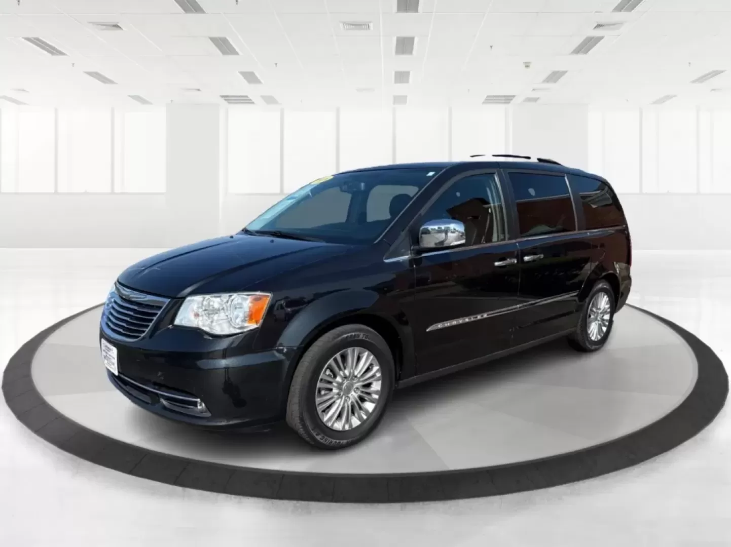 2016 Chrysler Town and Country Touring-L Anniversary Edition (2C4RC1CG2GR) with an Pentastar 3.6L V-6 DOHC engine, located at 401 Woodman Dr, Riverside, OH, 45431, (937) 908-9800, 39.760899, -84.123421 - **Embrace Family Adventures with the 2016 Chrysler Town and Country Touring-L Anniversary Edition**<br /> <br /> At Advantage Car and Credit - Riverside, your family's next adventure starts with the perfect vehicle! Imagine taking your loved ones on unforgettable road trips or creating cherished m - Photo#8