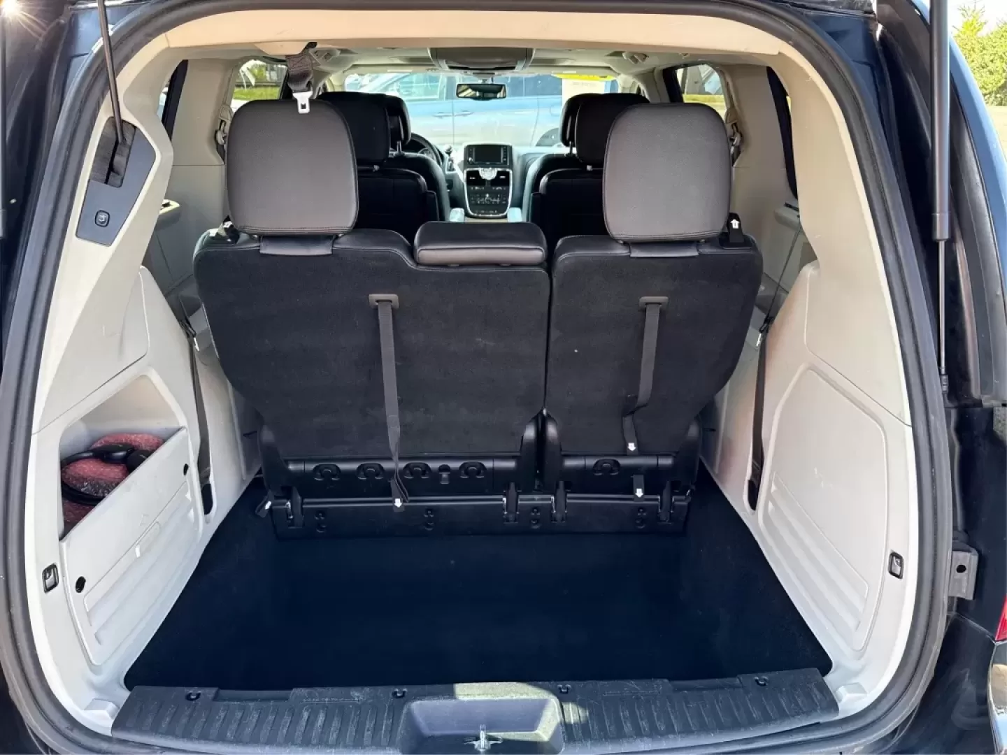 2016 Chrysler Town and Country Touring-L Anniversary Edition (2C4RC1CG2GR) with an Pentastar 3.6L V-6 DOHC engine, located at 401 Woodman Dr, Riverside, OH, 45431, (937) 908-9800, 39.760899, -84.123421 - **Embrace Family Adventures with the 2016 Chrysler Town and Country Touring-L Anniversary Edition**<br /> <br /> At Advantage Car and Credit - Riverside, your family's next adventure starts with the perfect vehicle! Imagine taking your loved ones on unforgettable road trips or creating cherished m - Photo#12