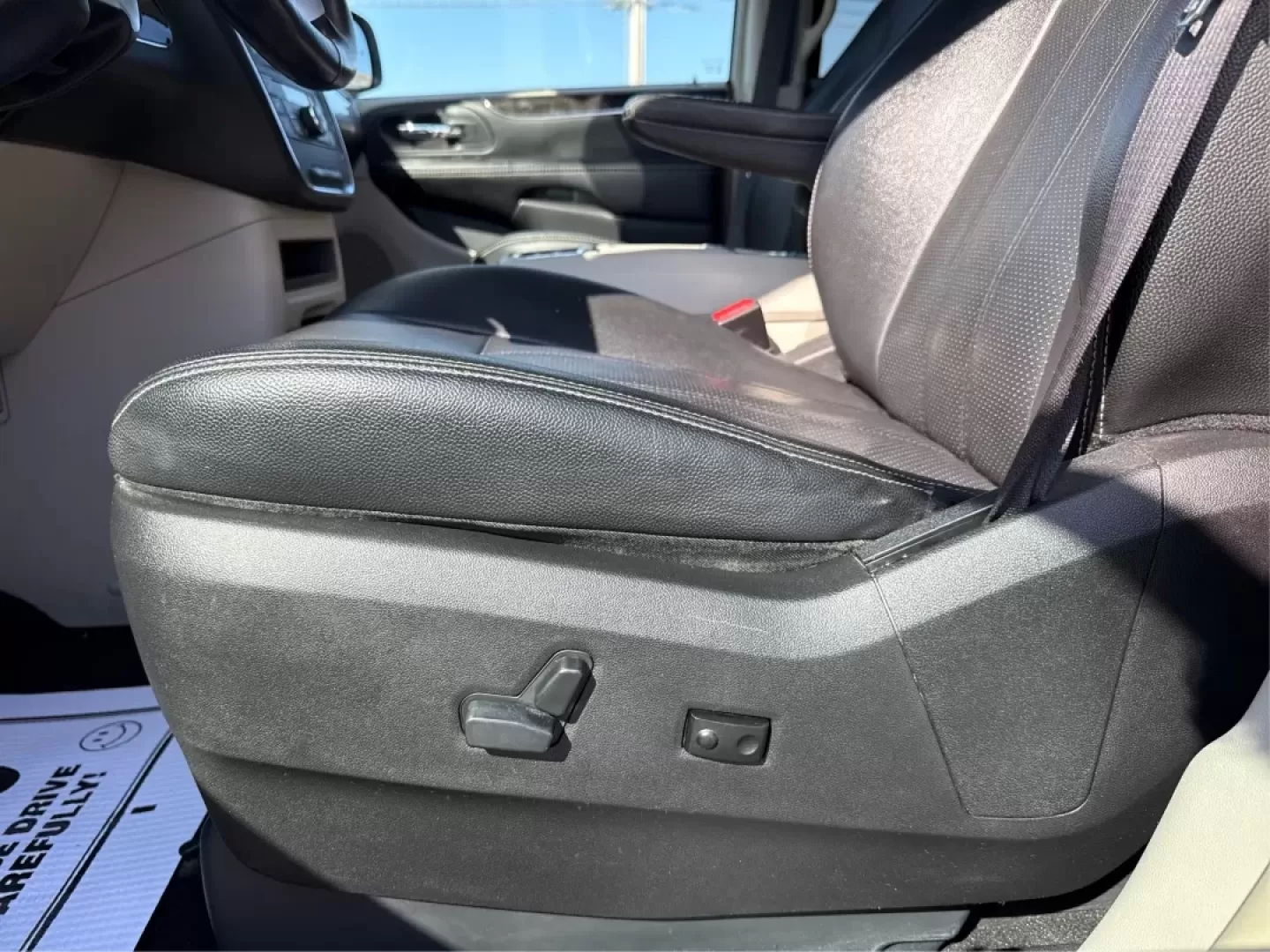 2016 Chrysler Town and Country Touring-L Anniversary Edition (2C4RC1CG2GR) with an Pentastar 3.6L V-6 DOHC engine, located at 401 Woodman Dr, Riverside, OH, 45431, (937) 908-9800, 39.760899, -84.123421 - **Embrace Family Adventures with the 2016 Chrysler Town and Country Touring-L Anniversary Edition**<br /> <br /> At Advantage Car and Credit - Riverside, your family's next adventure starts with the perfect vehicle! Imagine taking your loved ones on unforgettable road trips or creating cherished m - Photo#18