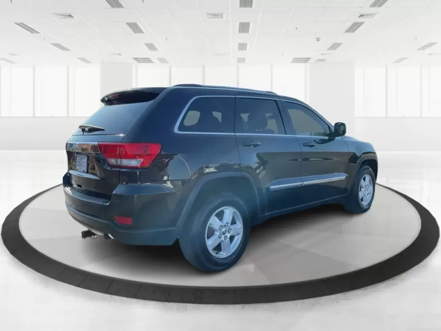 2011 Jeep Grand Cherokee Laredo (1J4RR4GG4BC) with an Other engine, located at 1099 N County Rd 25A , Troy, OH, 45373, (937) 908-9800, 40.057079, -84.212883 - **Adventure Awaits with the 2011 Jeep Grand Cherokee Laredo at Advantage Car and Credit in Troy, OH!**<br /> <br /> Are you ready to elevate your family adventures or weekend getaways? The 2011 Jeep Grand Cherokee Laredo is the SUV that can take you there, whether it's off the beaten path or cruisin - Photo#2