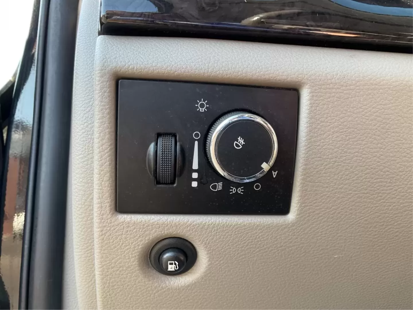 2011 Jeep Grand Cherokee Laredo (1J4RR4GG4BC) with an Other engine, located at 1099 N County Rd 25A , Troy, OH, 45373, (937) 908-9800, 40.057079, -84.212883 - **Adventure Awaits with the 2011 Jeep Grand Cherokee Laredo at Advantage Car and Credit in Troy, OH!**<br /> <br /> Are you ready to elevate your family adventures or weekend getaways? The 2011 Jeep Grand Cherokee Laredo is the SUV that can take you there, whether it's off the beaten path or cruisin - Photo#17
