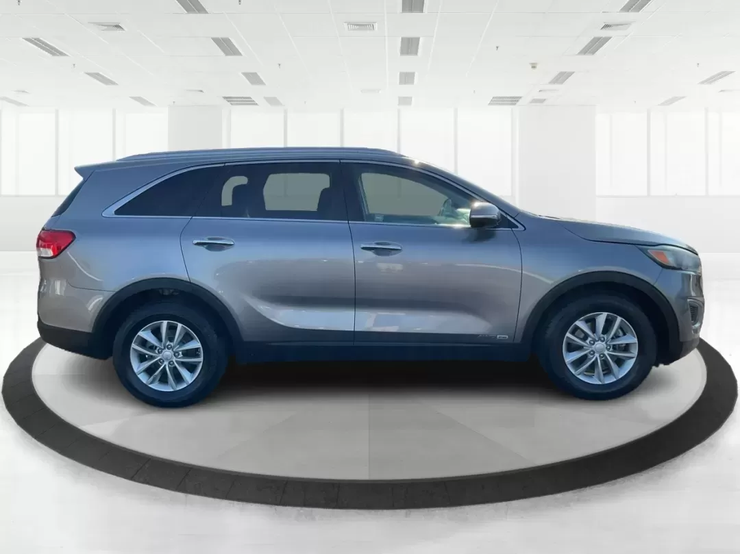 2017 Kia Sorento 3.3L LX (5XYPGDA53HG) with an Lambda II 3.3L V-6 gasoline direct injection engine, located at 1230 East Main St, Xenia, OH, 45385, (937) 908-9800, 39.688026, -83.910172 - **Adventure Awaits in the 2017 Kia Sorento: Your Perfect Family SUV!**<br /> <br /> Are you ready to embark on unforgettable family road trips or weekend getaways? Look no further than the 2017 Kia Sorento, a versatile and comfortable SUV that's perfect for growing families and adventure-seekers ali - Photo#1