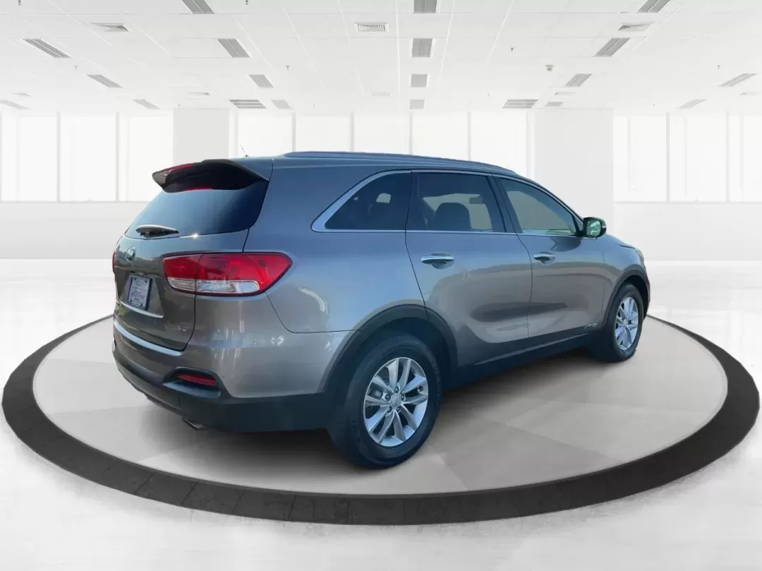 2017 Kia Sorento 3.3L LX (5XYPGDA53HG) with an Lambda II 3.3L V-6 gasoline direct injection engine, located at 1230 East Main St, Xenia, OH, 45385, (937) 908-9800, 39.688026, -83.910172 - **Adventure Awaits in the 2017 Kia Sorento: Your Perfect Family SUV!**<br /> <br /> Are you ready to embark on unforgettable family road trips or weekend getaways? Look no further than the 2017 Kia Sorento, a versatile and comfortable SUV that's perfect for growing families and adventure-seekers ali - Photo#2