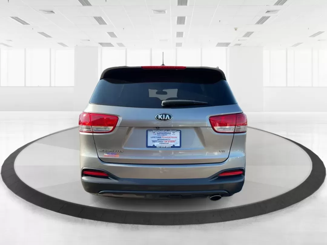 2017 Kia Sorento 3.3L LX (5XYPGDA53HG) with an Lambda II 3.3L V-6 gasoline direct injection engine, located at 1230 East Main St, Xenia, OH, 45385, (937) 908-9800, 39.688026, -83.910172 - **Adventure Awaits in the 2017 Kia Sorento: Your Perfect Family SUV!**<br /> <br /> Are you ready to embark on unforgettable family road trips or weekend getaways? Look no further than the 2017 Kia Sorento, a versatile and comfortable SUV that's perfect for growing families and adventure-seekers ali - Photo#3