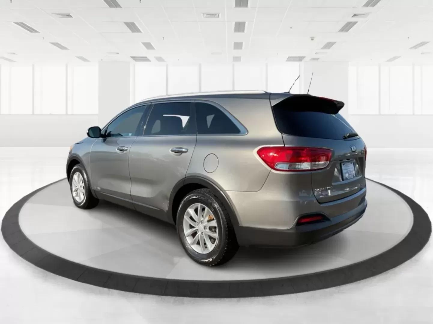 2017 Kia Sorento 3.3L LX (5XYPGDA53HG) with an Lambda II 3.3L V-6 gasoline direct injection engine, located at 1099 N County Rd 25A , Troy, OH, 45373, (937) 908-9800, 40.057079, -84.212883 - **Adventure Awaits in the 2017 Kia Sorento: Your Perfect Family SUV!**<br /> <br /> Are you ready to embark on unforgettable family road trips or weekend getaways? Look no further than the 2017 Kia Sorento, a versatile and comfortable SUV that's perfect for growing families and adventure-seekers ali - Photo#4