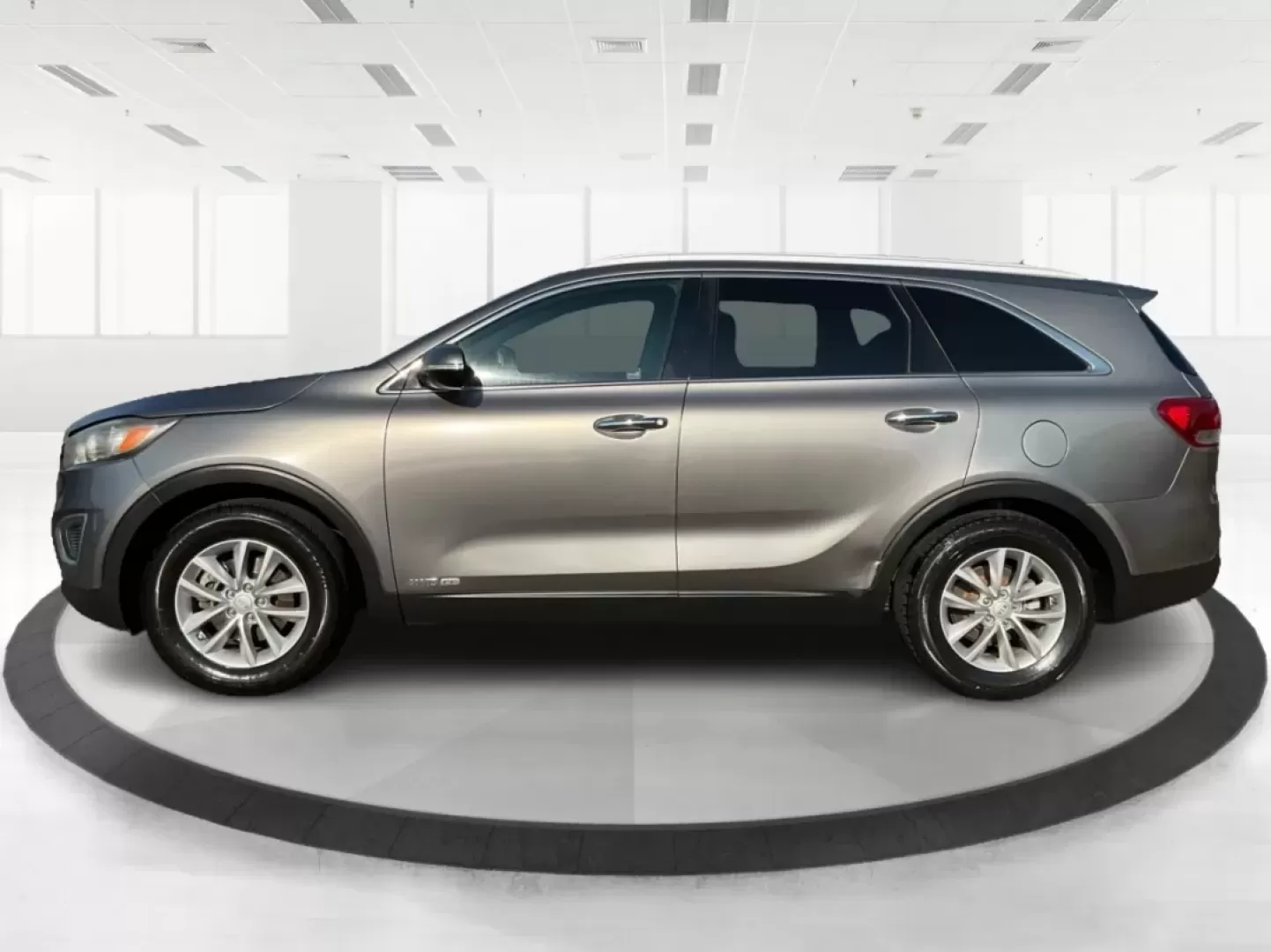 2017 Kia Sorento 3.3L LX (5XYPGDA53HG) with an Lambda II 3.3L V-6 gasoline direct injection engine, located at 1099 N County Rd 25A , Troy, OH, 45373, (937) 908-9800, 40.057079, -84.212883 - **Adventure Awaits in the 2017 Kia Sorento: Your Perfect Family SUV!**<br /> <br /> Are you ready to embark on unforgettable family road trips or weekend getaways? Look no further than the 2017 Kia Sorento, a versatile and comfortable SUV that's perfect for growing families and adventure-seekers ali - Photo#5