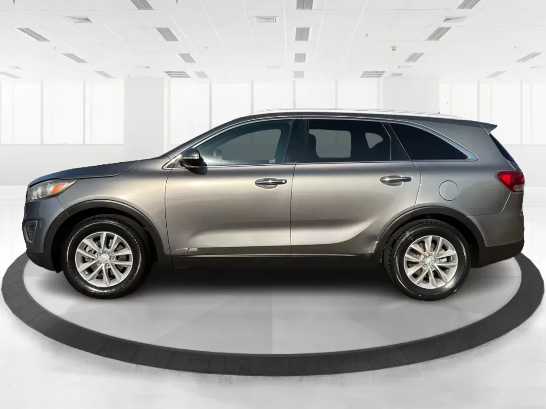 2017 Kia Sorento 3.3L LX (5XYPGDA53HG) with an Lambda II 3.3L V-6 gasoline direct injection engine, located at 1099 N County Rd 25A , Troy, OH, 45373, (937) 908-9800, 40.057079, -84.212883 - **Adventure Awaits in the 2017 Kia Sorento: Your Perfect Family SUV!**<br /> <br /> Are you ready to embark on unforgettable family road trips or weekend getaways? Look no further than the 2017 Kia Sorento, a versatile and comfortable SUV that's perfect for growing families and adventure-seekers ali - Photo#5