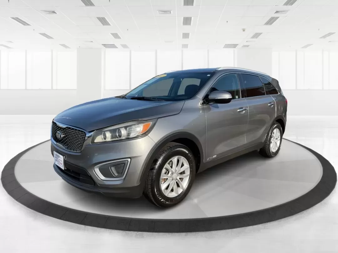 2017 Kia Sorento 3.3L LX (5XYPGDA53HG) with an Lambda II 3.3L V-6 gasoline direct injection engine, located at 1099 N County Rd 25A , Troy, OH, 45373, (937) 908-9800, 40.057079, -84.212883 - **Adventure Awaits in the 2017 Kia Sorento: Your Perfect Family SUV!**<br /> <br /> Are you ready to embark on unforgettable family road trips or weekend getaways? Look no further than the 2017 Kia Sorento, a versatile and comfortable SUV that's perfect for growing families and adventure-seekers ali - Photo#8