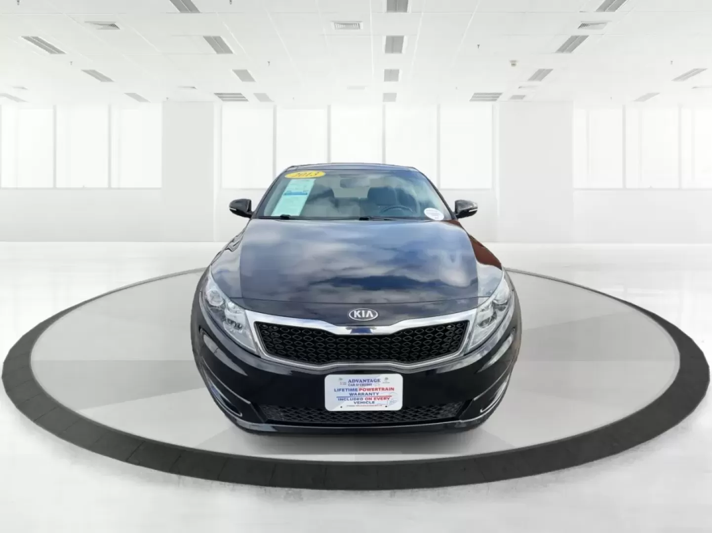 2013 Kia Optima EX (5XXGN4A74DG) with an 2.4L I-4 gasoline direct injection engine, located at 4508 South Dixie Dr, Moraine, OH, 45439, (937) 908-9800, 39.689976, -84.218452 - ### Elevate Your Daily Drive with the 2013 Kia Optima EX at Advantage Car and Credit in Fairborn, OH!<br /> <br /> Are you in search of a reliable sedan that perfectly balances style, comfort, and advanced features? Look no further than the 2013 Kia Optima EX, now available at Advantage Car and Cred - Photo#7