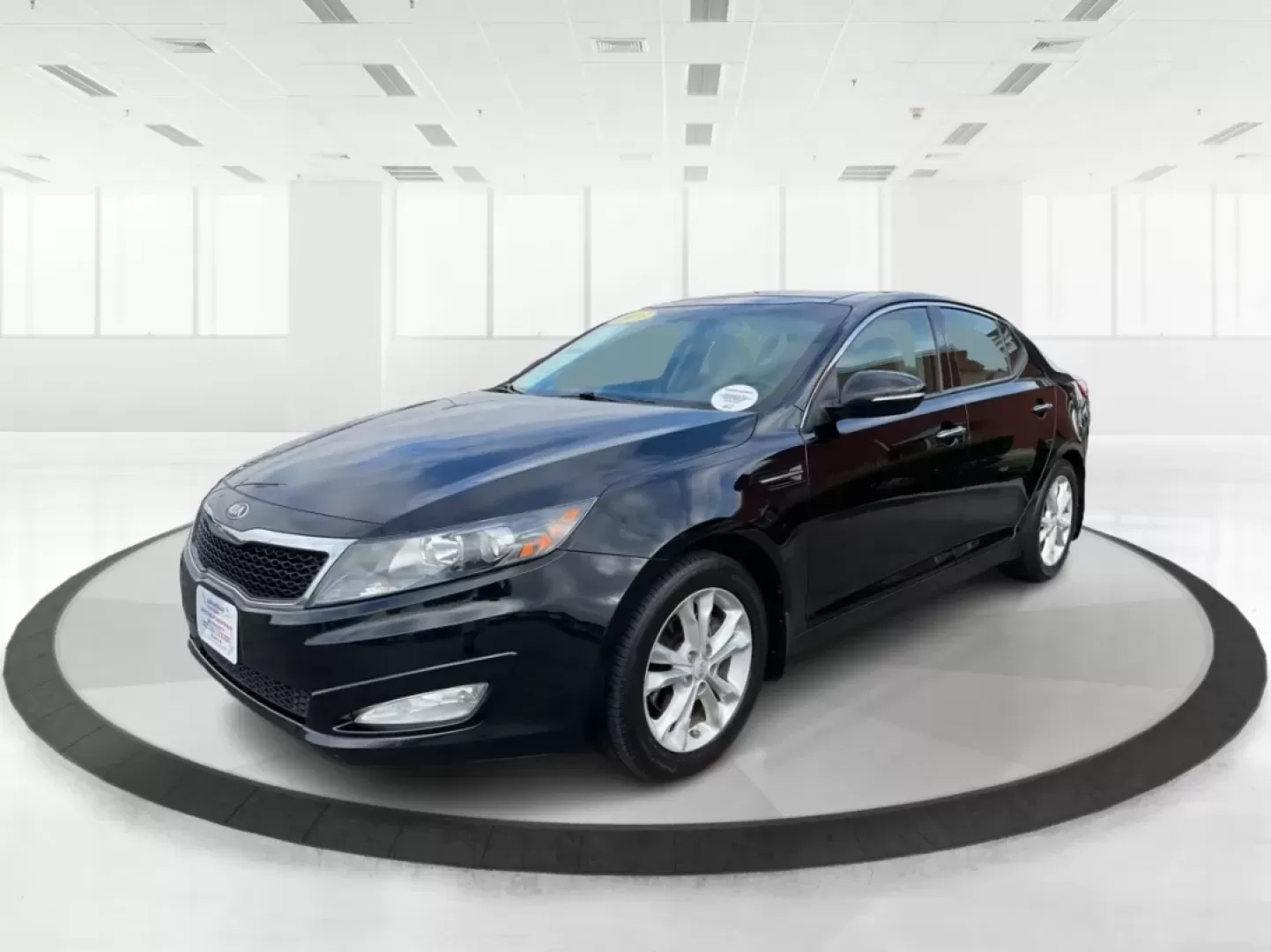2013 Kia Optima EX (5XXGN4A74DG) with an 2.4L I-4 gasoline direct injection engine, located at 4508 South Dixie Dr, Moraine, OH, 45439, (937) 908-9800, 39.689976, -84.218452 - ### Elevate Your Daily Drive with the 2013 Kia Optima EX at Advantage Car and Credit in Fairborn, OH!<br /> <br /> Are you in search of a reliable sedan that perfectly balances style, comfort, and advanced features? Look no further than the 2013 Kia Optima EX, now available at Advantage Car and Cred - Photo#8