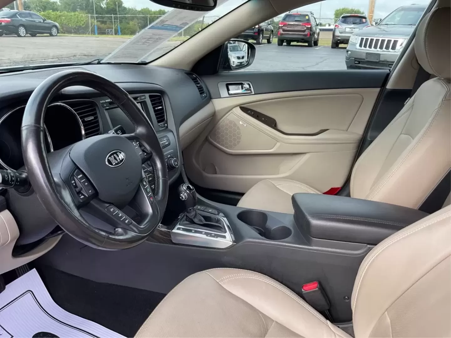 2013 Kia Optima EX (5XXGN4A74DG) with an 2.4L I-4 gasoline direct injection engine, located at 1184 Kauffman Ave, Fairborn, OH, 45324, (937) 908-9800, 39.807072, -84.030914 - ### Elevate Your Daily Drive with the 2013 Kia Optima EX at Advantage Car and Credit in Fairborn, OH!<br /> <br /> Are you in search of a reliable sedan that perfectly balances style, comfort, and advanced features? Look no further than the 2013 Kia Optima EX, now available at Advantage Car and Cred - Photo#9