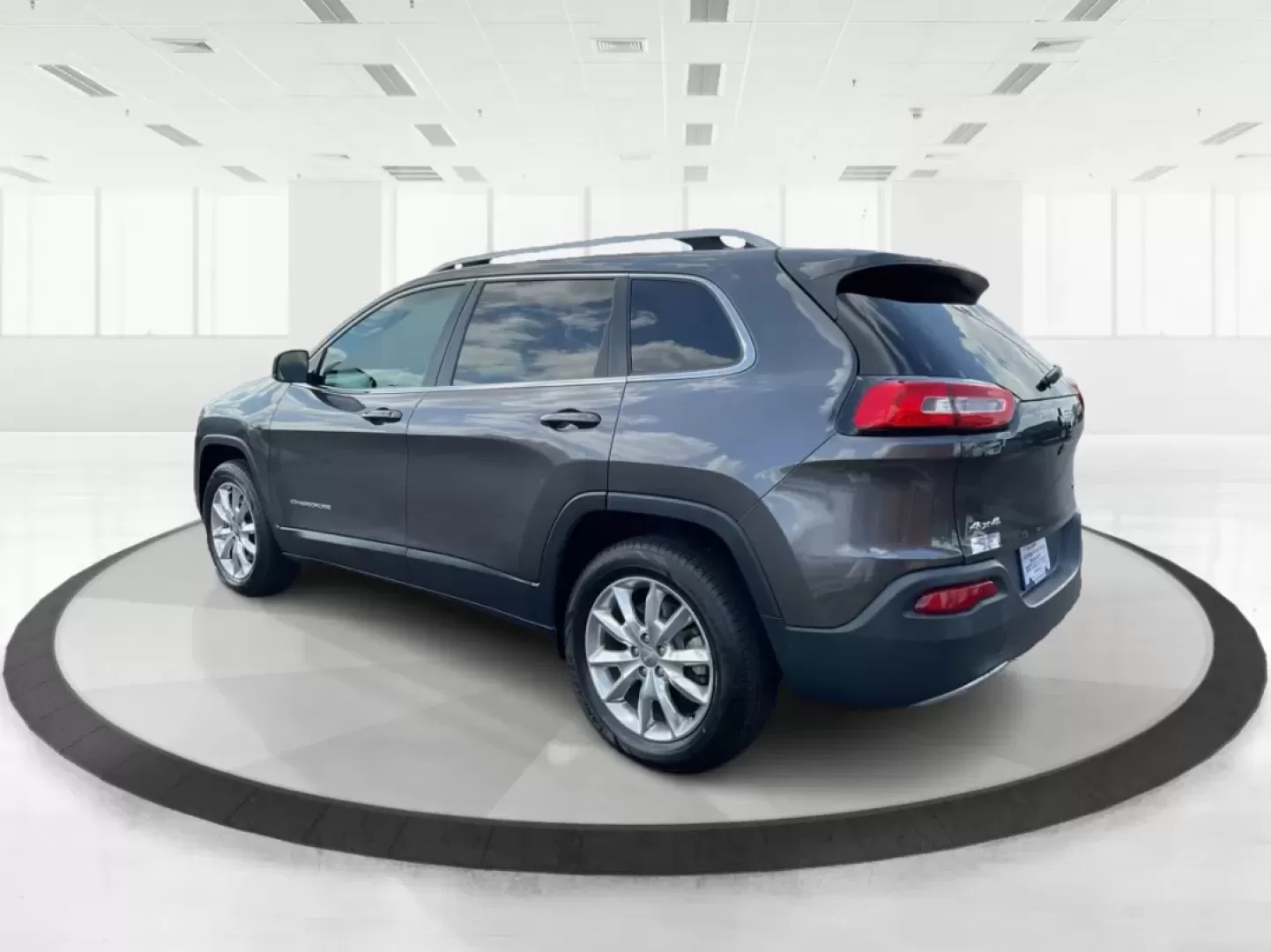 2016 Jeep Cherokee Limited (1C4PJMDB3GW) with an Pentastar 3.2L V-6 DOHC engine, located at 401 Woodman Dr, Riverside, OH, 45431, (937) 908-9800, 39.760899, -84.123421 - ### Discover the 2016 Jeep Cherokee Limited: Your Perfect Adventure Companion!<br /> <br /> Are you ready to elevate your daily commute or weekend adventures? The 2016 Jeep Cherokee Limited is designed for those who crave exploration without sacrificing comfort. With its robust performance and styli - Photo#4