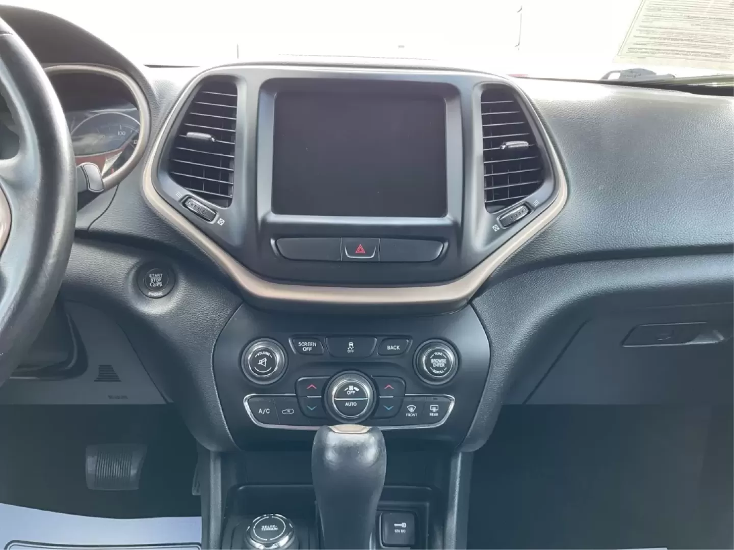 2016 Jeep Cherokee Limited (1C4PJMDB3GW) with an Pentastar 3.2L V-6 DOHC engine, located at 401 Woodman Dr, Riverside, OH, 45431, (937) 908-9800, 39.760899, -84.123421 - ### Discover the 2016 Jeep Cherokee Limited: Your Perfect Adventure Companion!<br /> <br /> Are you ready to elevate your daily commute or weekend adventures? The 2016 Jeep Cherokee Limited is designed for those who crave exploration without sacrificing comfort. With its robust performance and styli - Photo#13