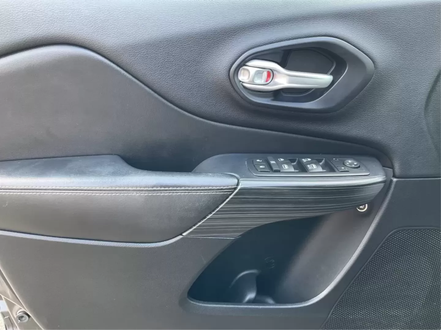 2016 Jeep Cherokee Limited (1C4PJMDB3GW) with an Pentastar 3.2L V-6 DOHC engine, located at 401 Woodman Dr, Riverside, OH, 45431, (937) 908-9800, 39.760899, -84.123421 - ### Discover the 2016 Jeep Cherokee Limited: Your Perfect Adventure Companion!<br /> <br /> Are you ready to elevate your daily commute or weekend adventures? The 2016 Jeep Cherokee Limited is designed for those who crave exploration without sacrificing comfort. With its robust performance and styli - Photo#19