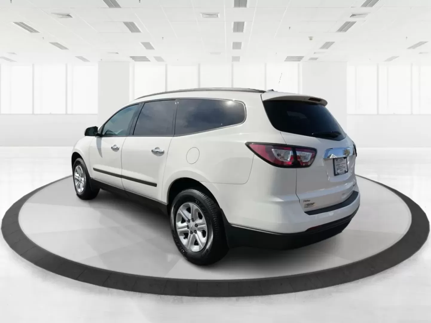 2014 Chevrolet Traverse LS (1GNKVFEDXEJ) with an 3.6L V-6 gasoline direct injection engine, located at 1951 S Dayton Lakeview Rd., New Carlisle, OH, 45344, (937) 908-9800, 39.890999, -84.050255 - **Adventure Awaits with This 2014 Chevrolet Traverse LS at Advantage Car and Credit - Riverside!**<br /> <br /> Are you ready to elevate your family road trips or weekend adventures? Introducing the 2014 Chevrolet Traverse LS-a versatile SUV designed with comfort, safety, and style in mind. This rug - Photo#4