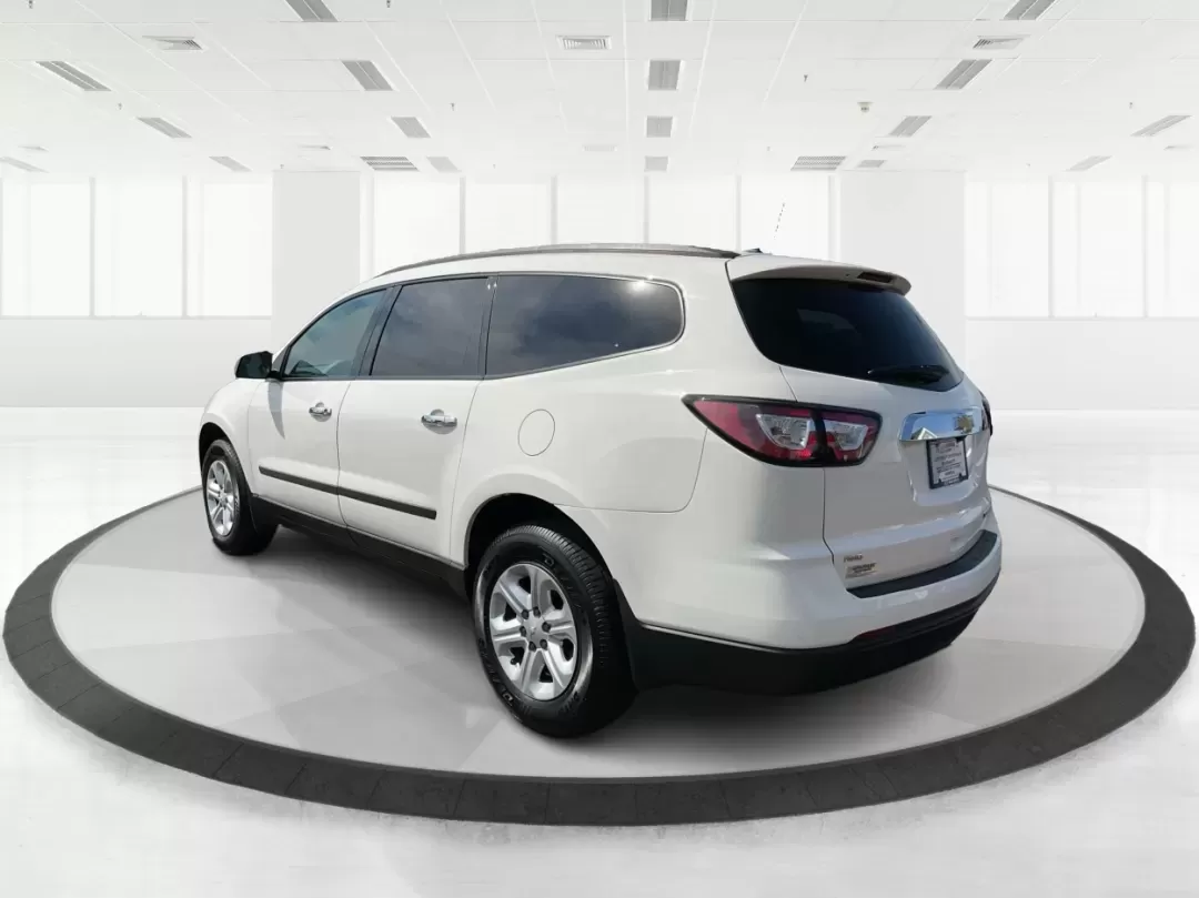 2014 Chevrolet Traverse LS (1GNKVFEDXEJ) with an 3.6L V-6 gasoline direct injection engine, located at 1951 S Dayton Lakeview Rd., New Carlisle, OH, 45344, (937) 908-9800, 39.890999, -84.050255 - **Adventure Awaits with This 2014 Chevrolet Traverse LS at Advantage Car and Credit - Riverside!**<br /> <br /> Are you ready to elevate your family road trips or weekend adventures? Introducing the 2014 Chevrolet Traverse LS-a versatile SUV designed with comfort, safety, and style in mind. This rug - Photo#4