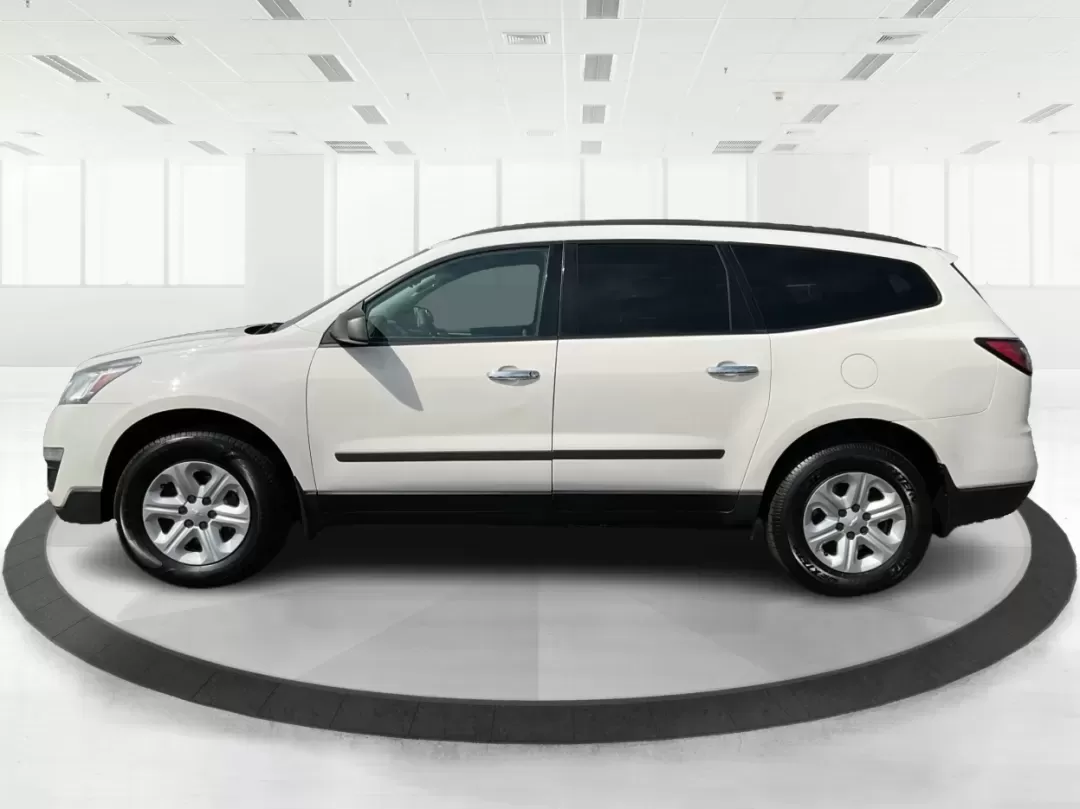 2014 Chevrolet Traverse LS (1GNKVFEDXEJ) with an 3.6L V-6 gasoline direct injection engine, located at 1951 S Dayton Lakeview Rd., New Carlisle, OH, 45344, (937) 908-9800, 39.890999, -84.050255 - **Adventure Awaits with This 2014 Chevrolet Traverse LS at Advantage Car and Credit - Riverside!**<br /> <br /> Are you ready to elevate your family road trips or weekend adventures? Introducing the 2014 Chevrolet Traverse LS-a versatile SUV designed with comfort, safety, and style in mind. This rug - Photo#5