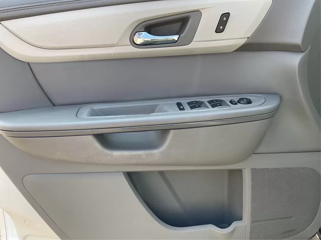 2014 Chevrolet Traverse LS (1GNKVFEDXEJ) with an 3.6L V-6 gasoline direct injection engine, located at 1951 S Dayton Lakeview Rd., New Carlisle, OH, 45344, (937) 908-9800, 39.890999, -84.050255 - **Adventure Awaits with This 2014 Chevrolet Traverse LS at Advantage Car and Credit - Riverside!**<br /> <br /> Are you ready to elevate your family road trips or weekend adventures? Introducing the 2014 Chevrolet Traverse LS-a versatile SUV designed with comfort, safety, and style in mind. This rug - Photo#18