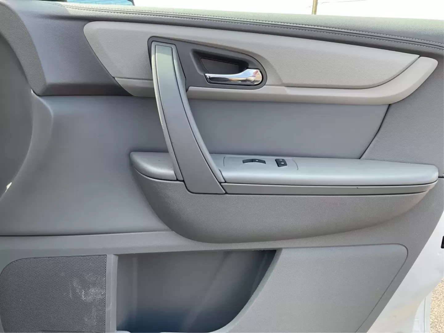 2014 Chevrolet Traverse LS (1GNKVFEDXEJ) with an 3.6L V-6 gasoline direct injection engine, located at 1951 S Dayton Lakeview Rd., New Carlisle, OH, 45344, (937) 908-9800, 39.890999, -84.050255 - **Adventure Awaits with This 2014 Chevrolet Traverse LS at Advantage Car and Credit - Riverside!**<br /> <br /> Are you ready to elevate your family road trips or weekend adventures? Introducing the 2014 Chevrolet Traverse LS-a versatile SUV designed with comfort, safety, and style in mind. This rug - Photo#19