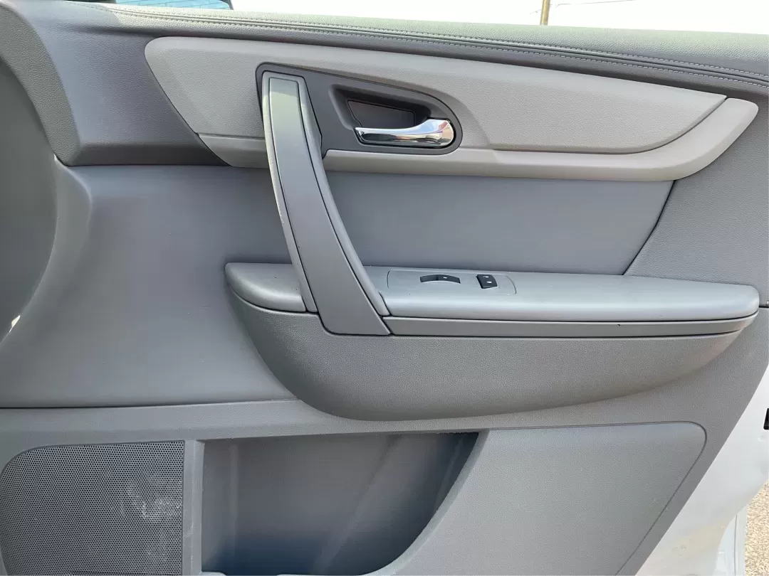 2014 Chevrolet Traverse LS (1GNKVFEDXEJ) with an 3.6L V-6 gasoline direct injection engine, located at 1951 S Dayton Lakeview Rd., New Carlisle, OH, 45344, (937) 908-9800, 39.890999, -84.050255 - **Adventure Awaits with This 2014 Chevrolet Traverse LS at Advantage Car and Credit - Riverside!**<br /> <br /> Are you ready to elevate your family road trips or weekend adventures? Introducing the 2014 Chevrolet Traverse LS-a versatile SUV designed with comfort, safety, and style in mind. This rug - Photo#19