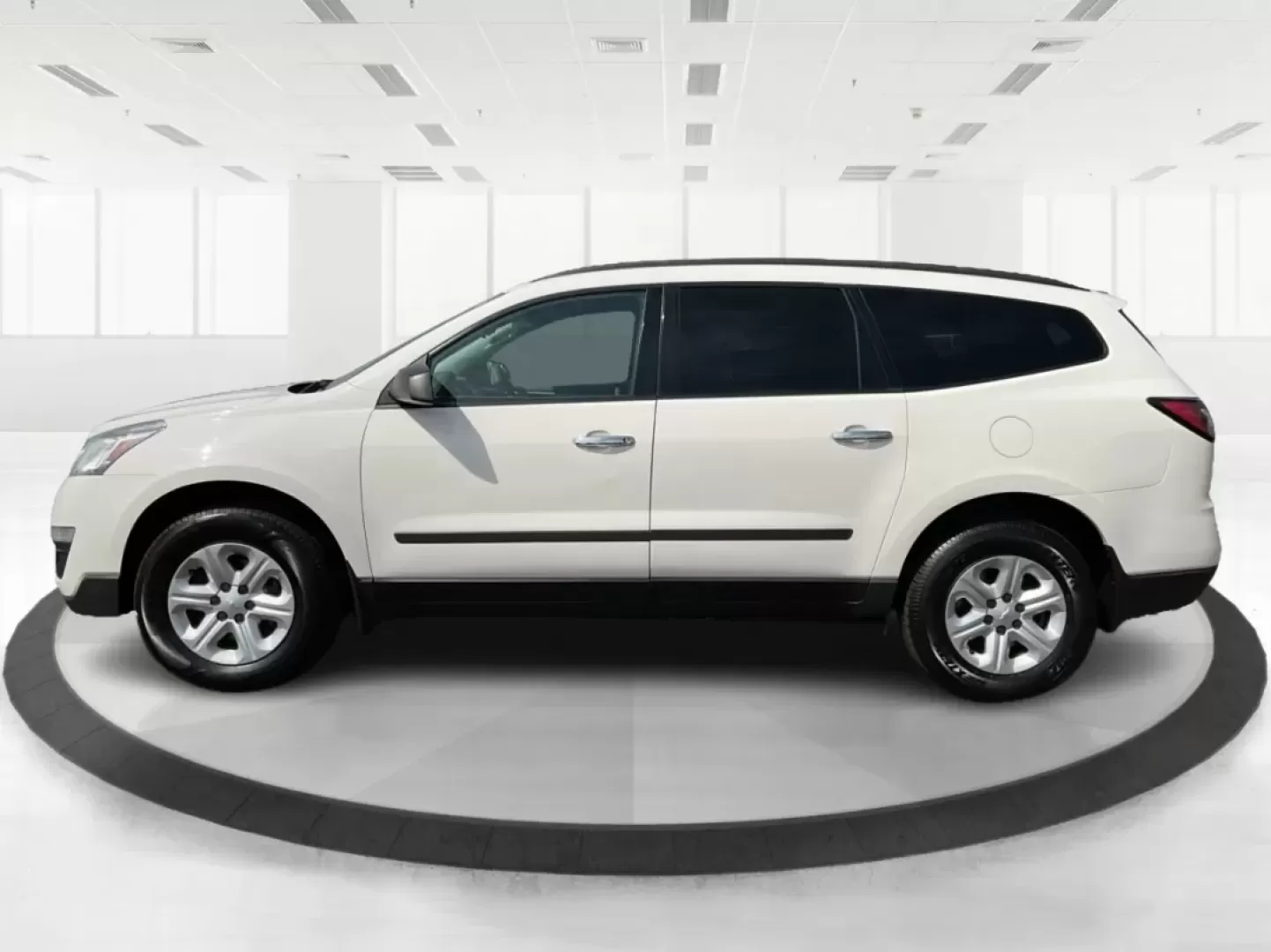 2014 Chevrolet Traverse LS (1GNKVFEDXEJ) with an 3.6L V-6 gasoline direct injection engine, located at 401 Woodman Dr, Riverside, OH, 45431, (937) 908-9800, 39.760899, -84.123421 - **Adventure Awaits with This 2014 Chevrolet Traverse LS at Advantage Car and Credit - Riverside!**<br /> <br /> Are you ready to elevate your family road trips or weekend adventures? Introducing the 2014 Chevrolet Traverse LS-a versatile SUV designed with comfort, safety, and style in mind. This rug - Photo#5