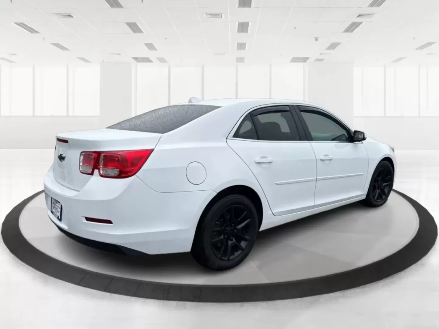 2014 Chevrolet Malibu 1LT (1G11C5SL0EF) with an ECOTEC 2.5L I-4 gasoline direct injection engine, located at 4508 South Dixie Dr, Moraine, OH, 45439, (937) 908-9800, 39.689976, -84.218452 - **Discover Your Next Adventure with the 2014 Chevrolet Malibu 1LT!** <br /> <br /> Are you searching for a reliable sedan that offers both comfort and style? Look no further than the 2014 Chevrolet Malibu 1LT, available now at Advantage Car and Credit in Moraine, OH! This vehicle is perfect for budg - Photo#2