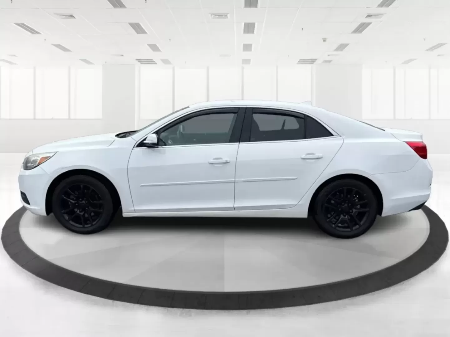 2014 Chevrolet Malibu 1LT (1G11C5SL0EF) with an ECOTEC 2.5L I-4 gasoline direct injection engine, located at 4508 South Dixie Dr, Moraine, OH, 45439, (937) 908-9800, 39.689976, -84.218452 - **Discover Your Next Adventure with the 2014 Chevrolet Malibu 1LT!** <br /> <br /> Are you searching for a reliable sedan that offers both comfort and style? Look no further than the 2014 Chevrolet Malibu 1LT, available now at Advantage Car and Credit in Moraine, OH! This vehicle is perfect for budg - Photo#5