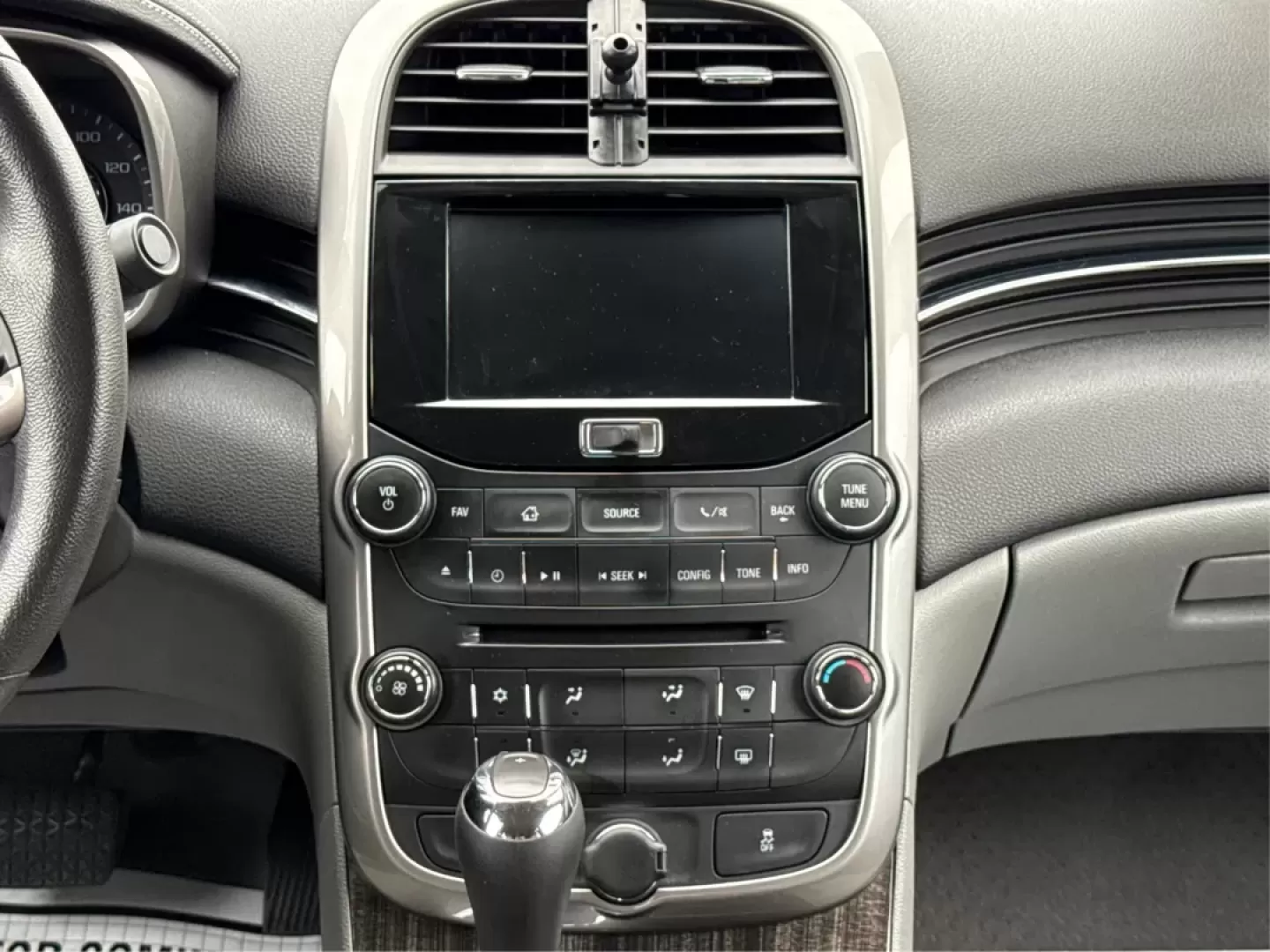 2014 Chevrolet Malibu 1LT (1G11C5SL0EF) with an ECOTEC 2.5L I-4 gasoline direct injection engine, located at 4508 South Dixie Dr, Moraine, OH, 45439, (937) 908-9800, 39.689976, -84.218452 - **Discover Your Next Adventure with the 2014 Chevrolet Malibu 1LT!** <br /> <br /> Are you searching for a reliable sedan that offers both comfort and style? Look no further than the 2014 Chevrolet Malibu 1LT, available now at Advantage Car and Credit in Moraine, OH! This vehicle is perfect for budg - Photo#13