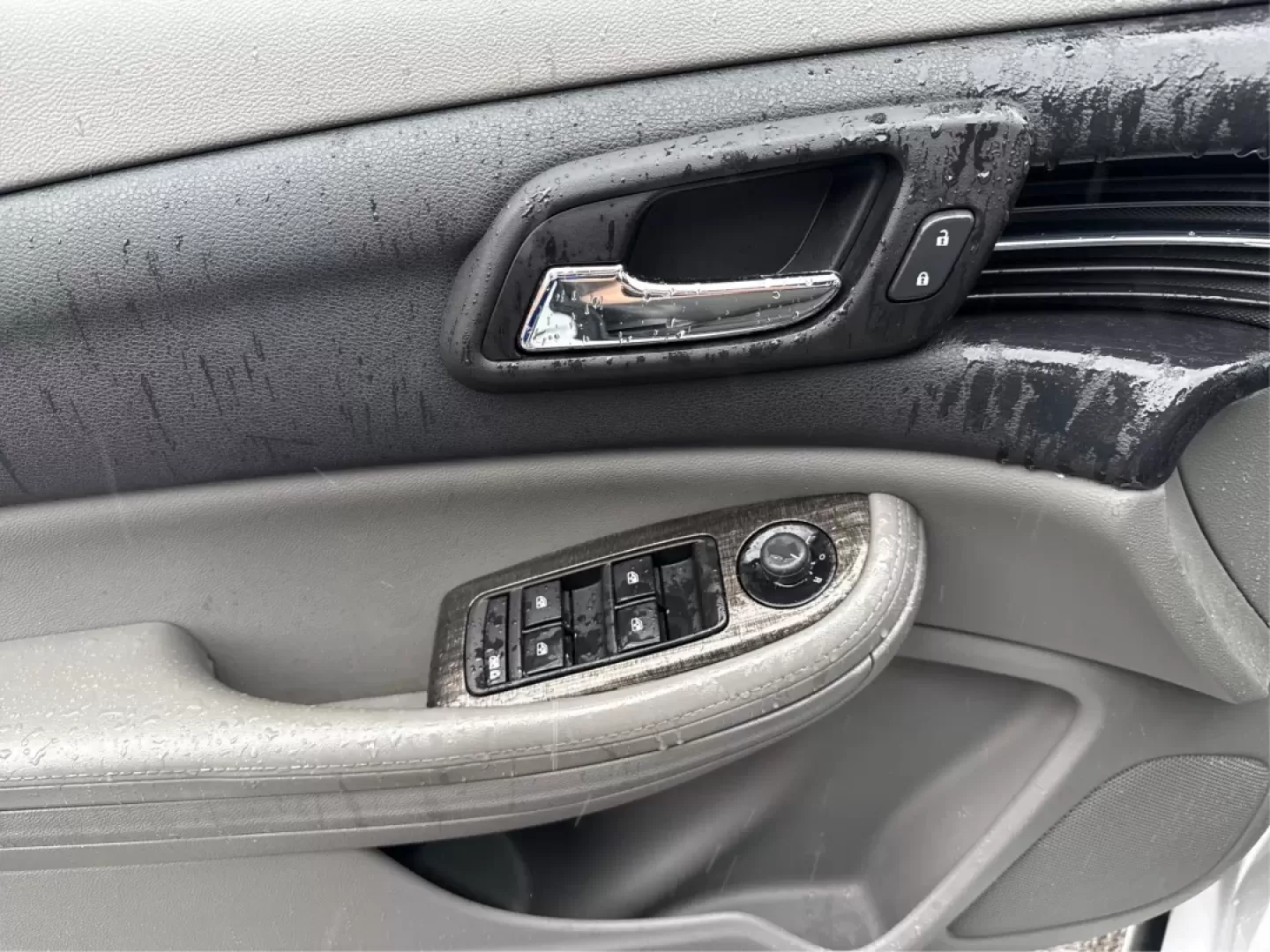 2014 Chevrolet Malibu 1LT (1G11C5SL0EF) with an ECOTEC 2.5L I-4 gasoline direct injection engine, located at 4508 South Dixie Dr, Moraine, OH, 45439, (937) 908-9800, 39.689976, -84.218452 - **Discover Your Next Adventure with the 2014 Chevrolet Malibu 1LT!** <br /> <br /> Are you searching for a reliable sedan that offers both comfort and style? Look no further than the 2014 Chevrolet Malibu 1LT, available now at Advantage Car and Credit in Moraine, OH! This vehicle is perfect for budg - Photo#19