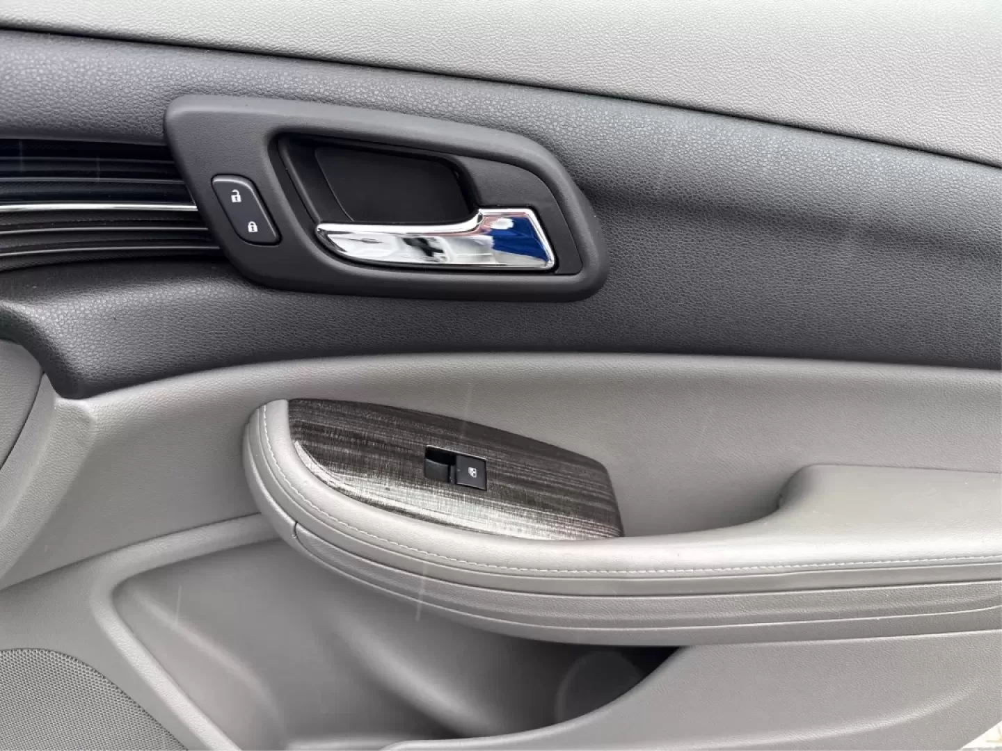 2014 Chevrolet Malibu 1LT (1G11C5SL0EF) with an ECOTEC 2.5L I-4 gasoline direct injection engine, located at 4508 South Dixie Dr, Moraine, OH, 45439, (937) 908-9800, 39.689976, -84.218452 - **Discover Your Next Adventure with the 2014 Chevrolet Malibu 1LT!** <br /> <br /> Are you searching for a reliable sedan that offers both comfort and style? Look no further than the 2014 Chevrolet Malibu 1LT, available now at Advantage Car and Credit in Moraine, OH! This vehicle is perfect for budg - Photo#20