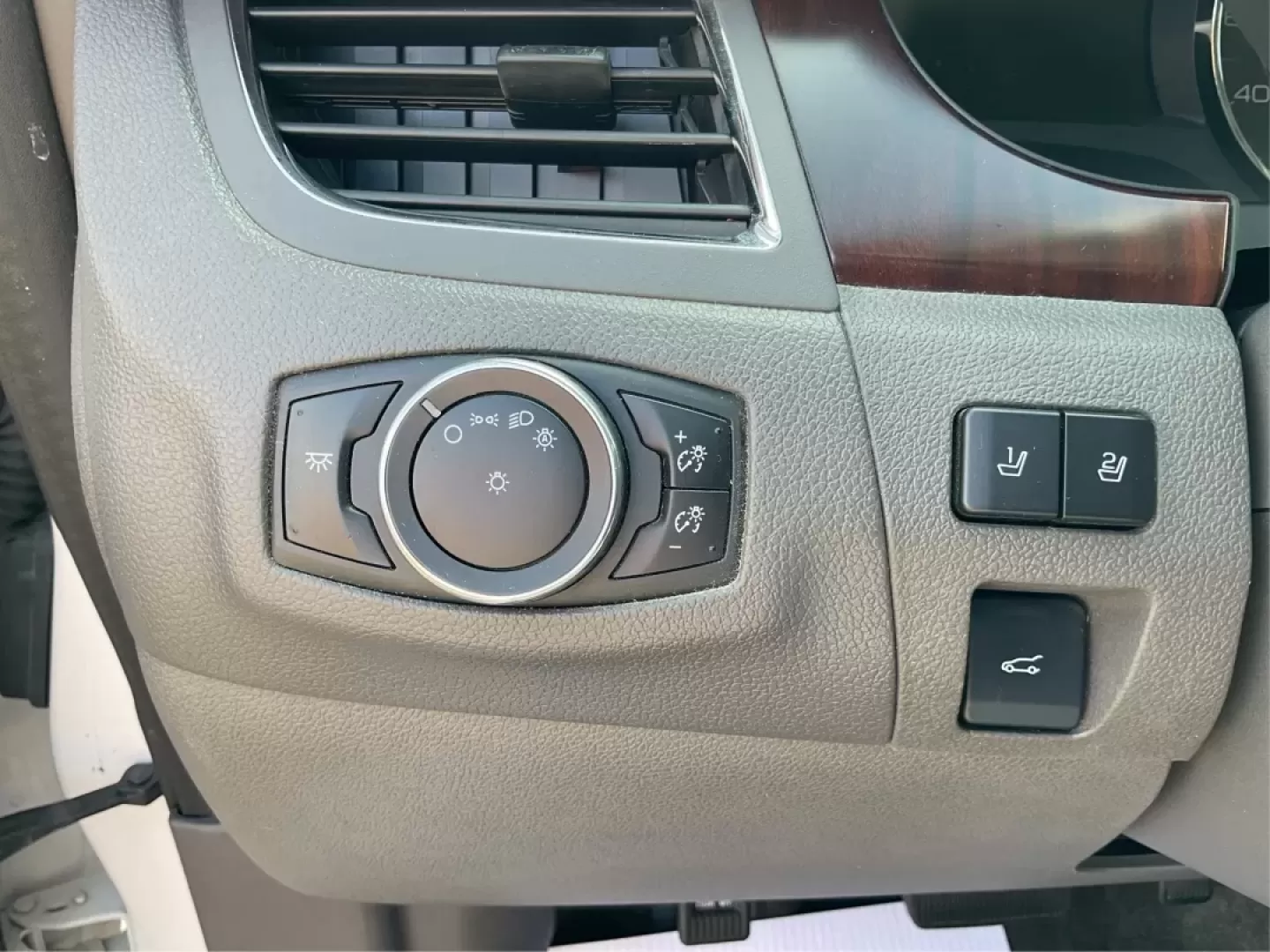 2014 Ford Edge Limited (2FMDK3KCXEB) with an Other engine, located at 1230 East Main St, Xenia, OH, 45385, (937) 908-9800, 39.688026, -83.910172 - **Unleash Your Adventurous Side with the 2014 Ford Edge Limited - Perfect for Family Road Trips and Weekend Getaways!**<br /> <br /> Are you ready to elevate your driving experience? Look no further than this stunning 2014 Ford Edge Limited, available exclusively at Advantage Car and Credit in Xenia - Photo#17